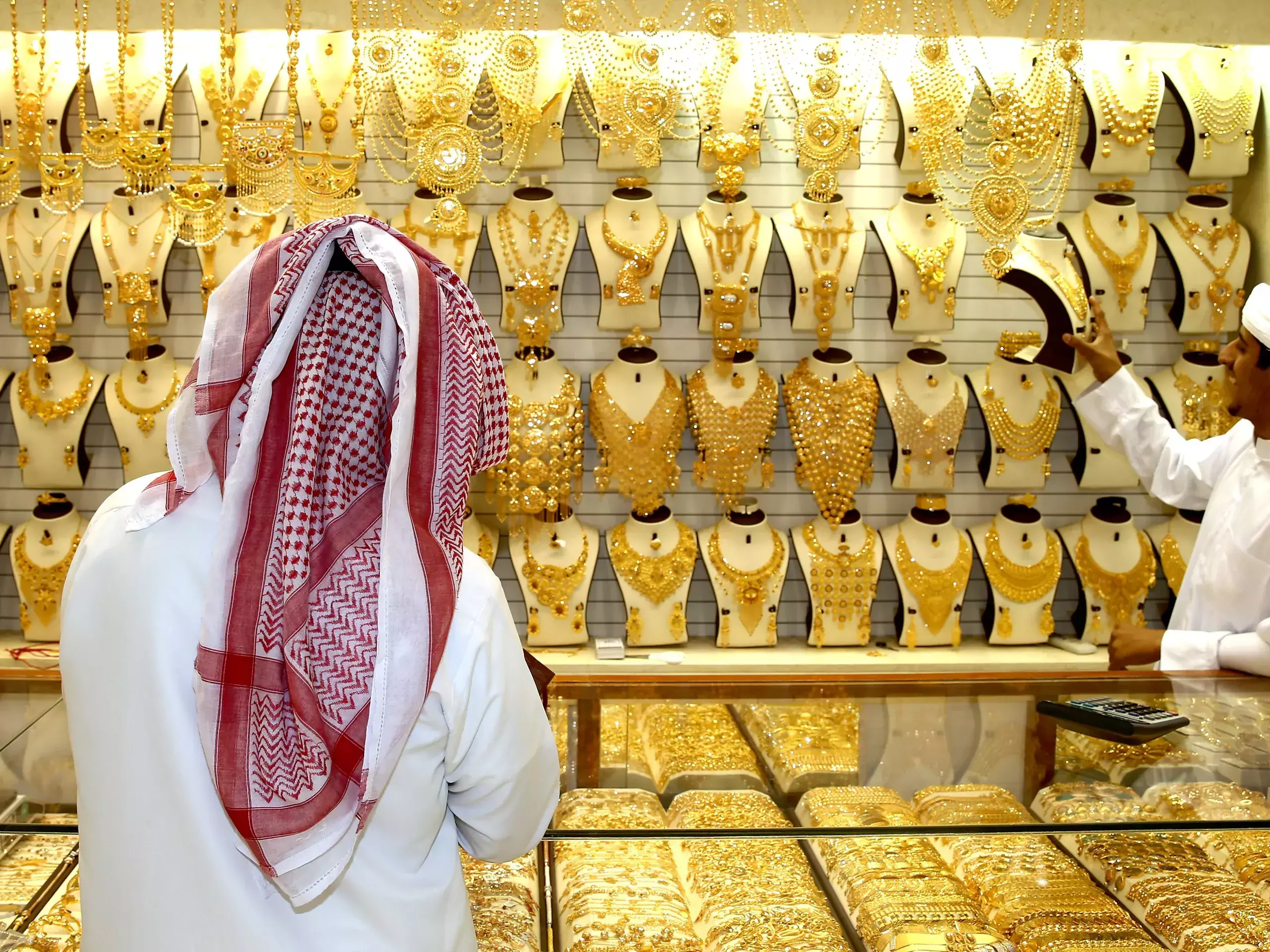 record sales in uae as gold prices soar