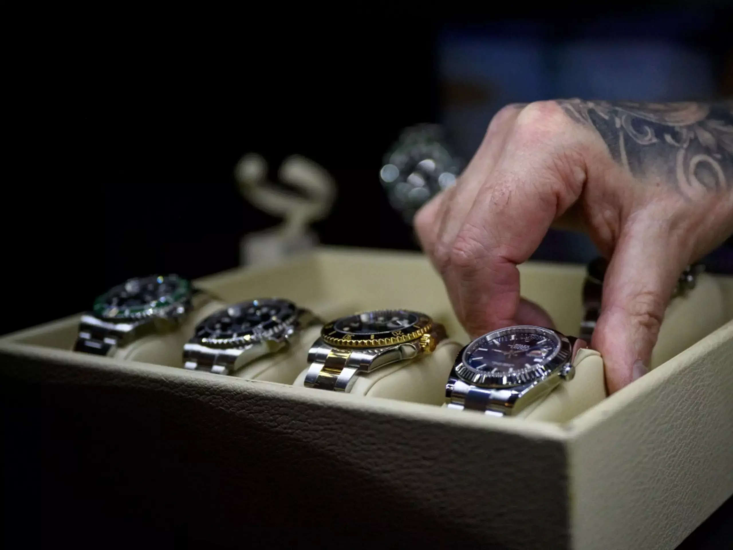 ആഡംബര വാച്ചുകള്‍ വാങ്ങിയ തെലങ്കാന മന്ത്രിയുടെ മകന് കസ്റ്റംസിന്റെ സമന്‍സ്‌