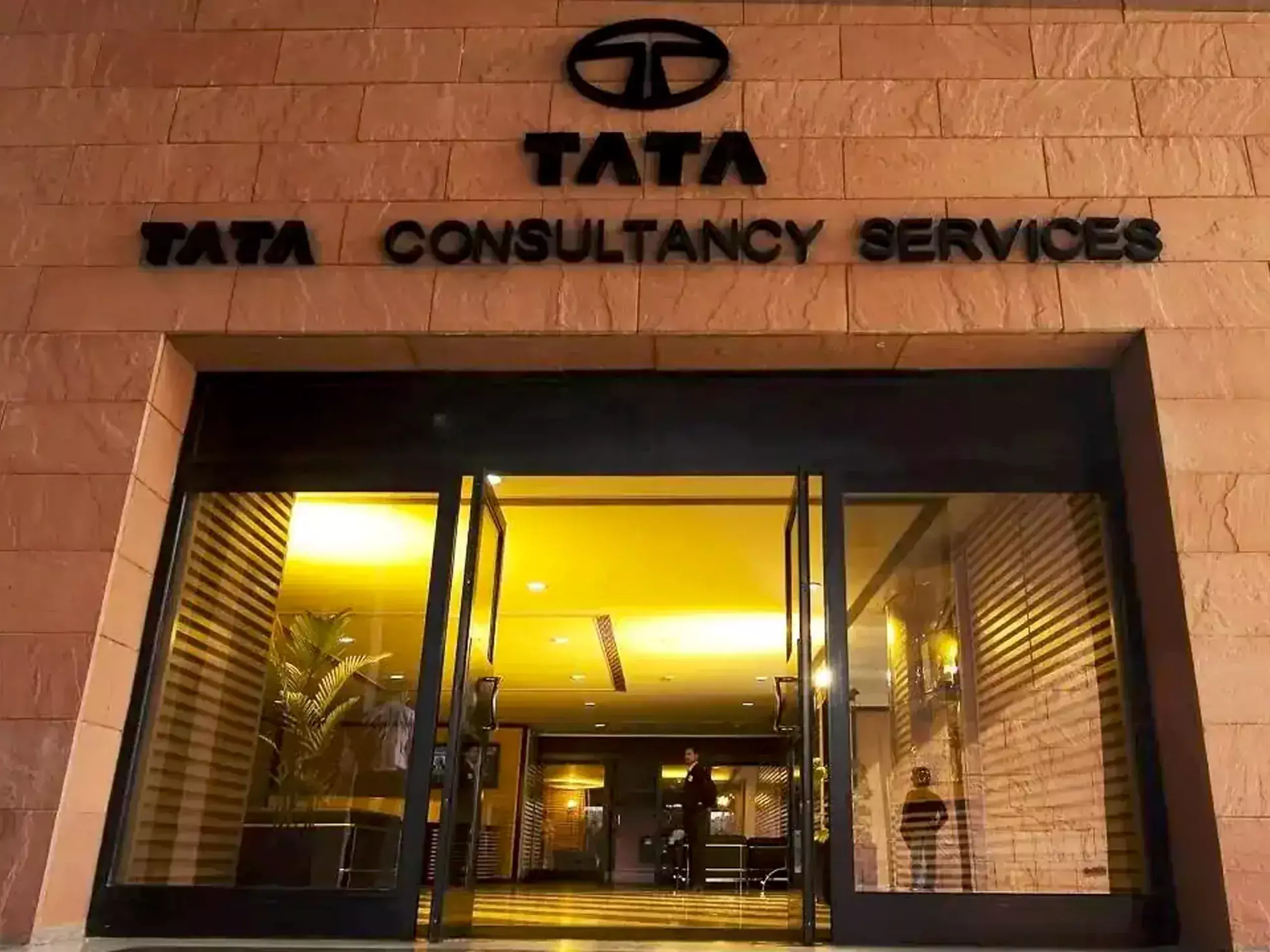 tcs net profit rose 9% in q4