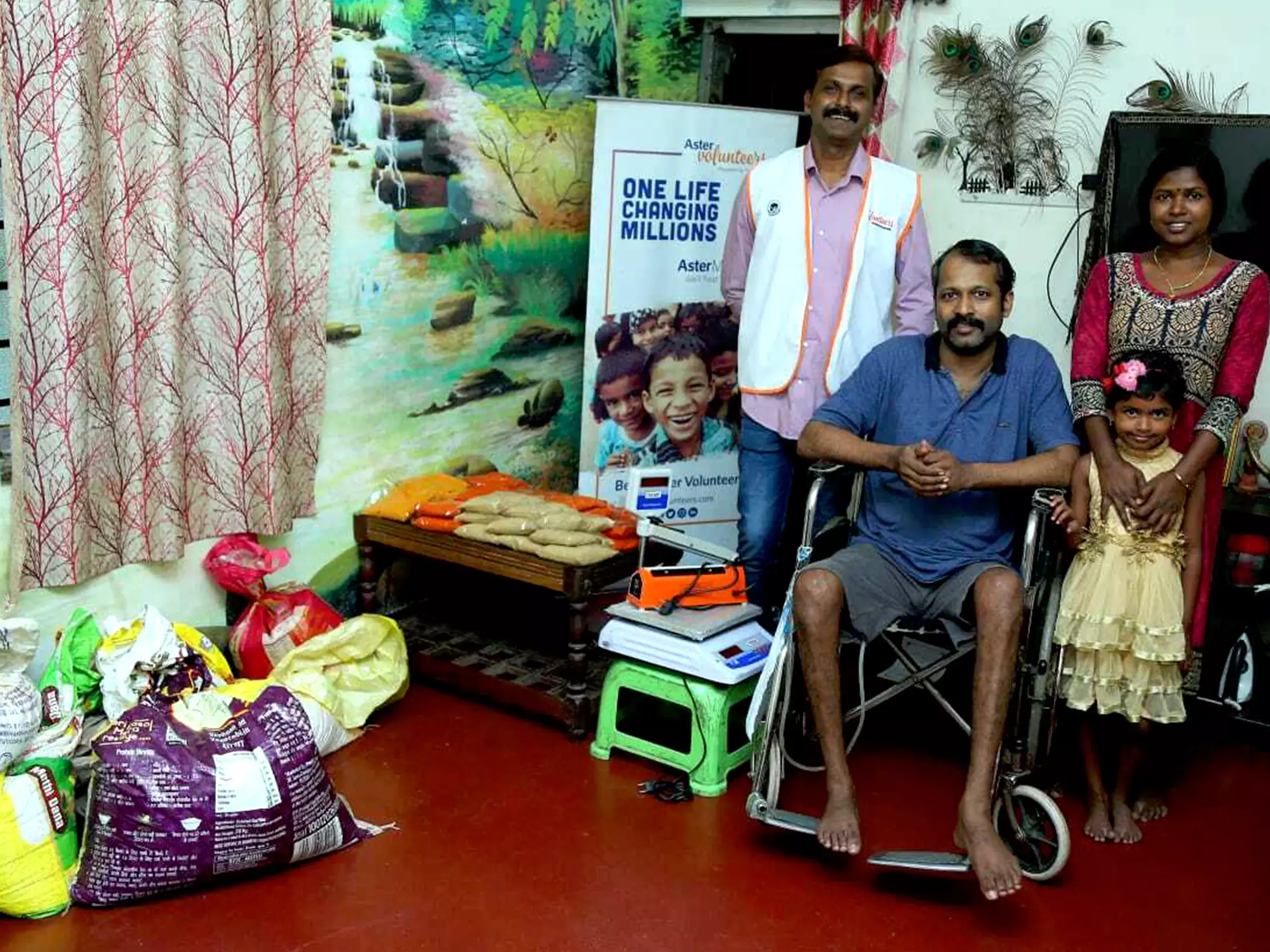 ധീരക്കിന് ഗ്രൈന്‍ഡിംഗ് മെഷീന്‍ സമ്മാനിച്ച് ആസ്റ്റര്‍