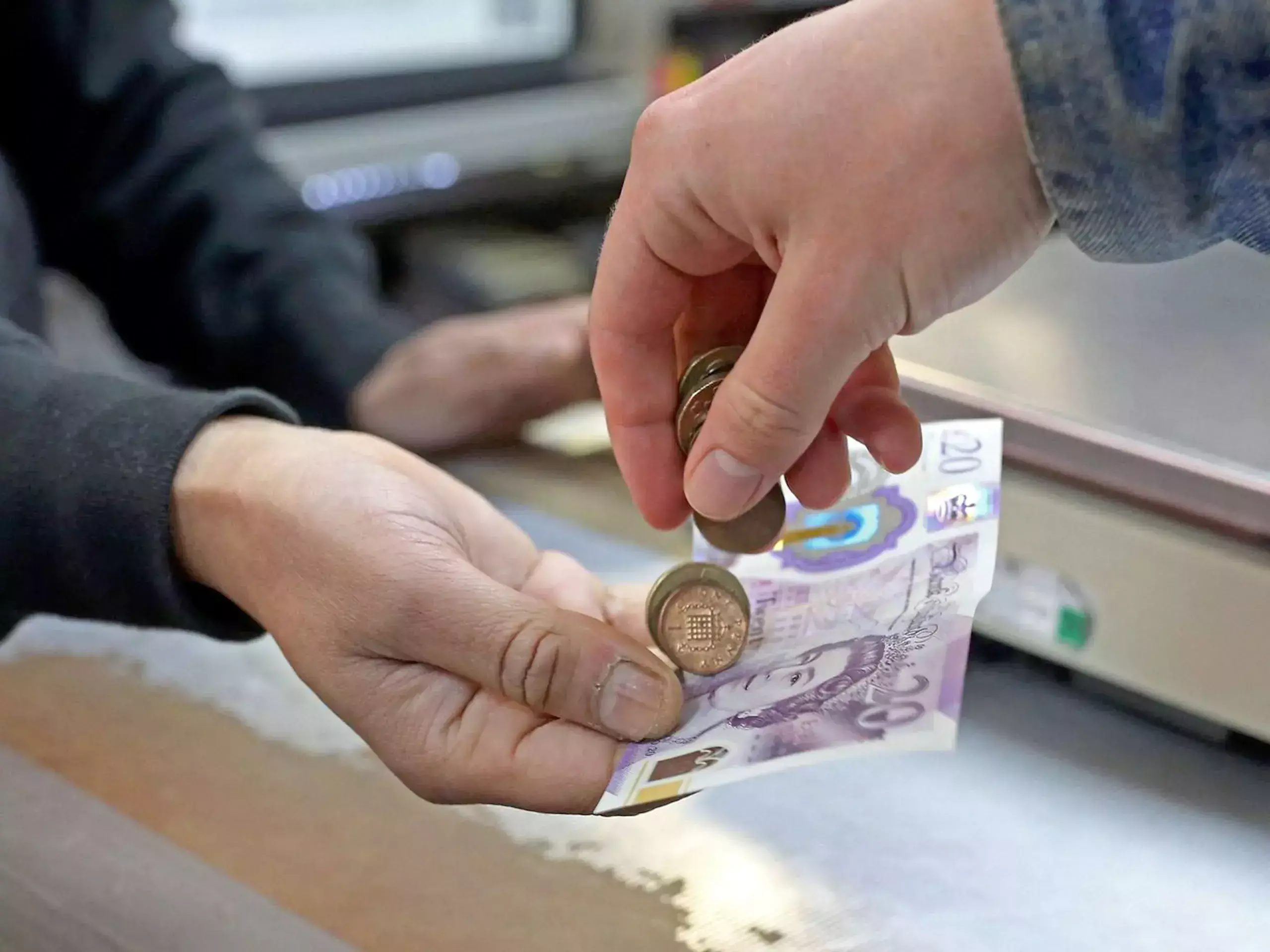 uk inflation at lowest level since late 2021