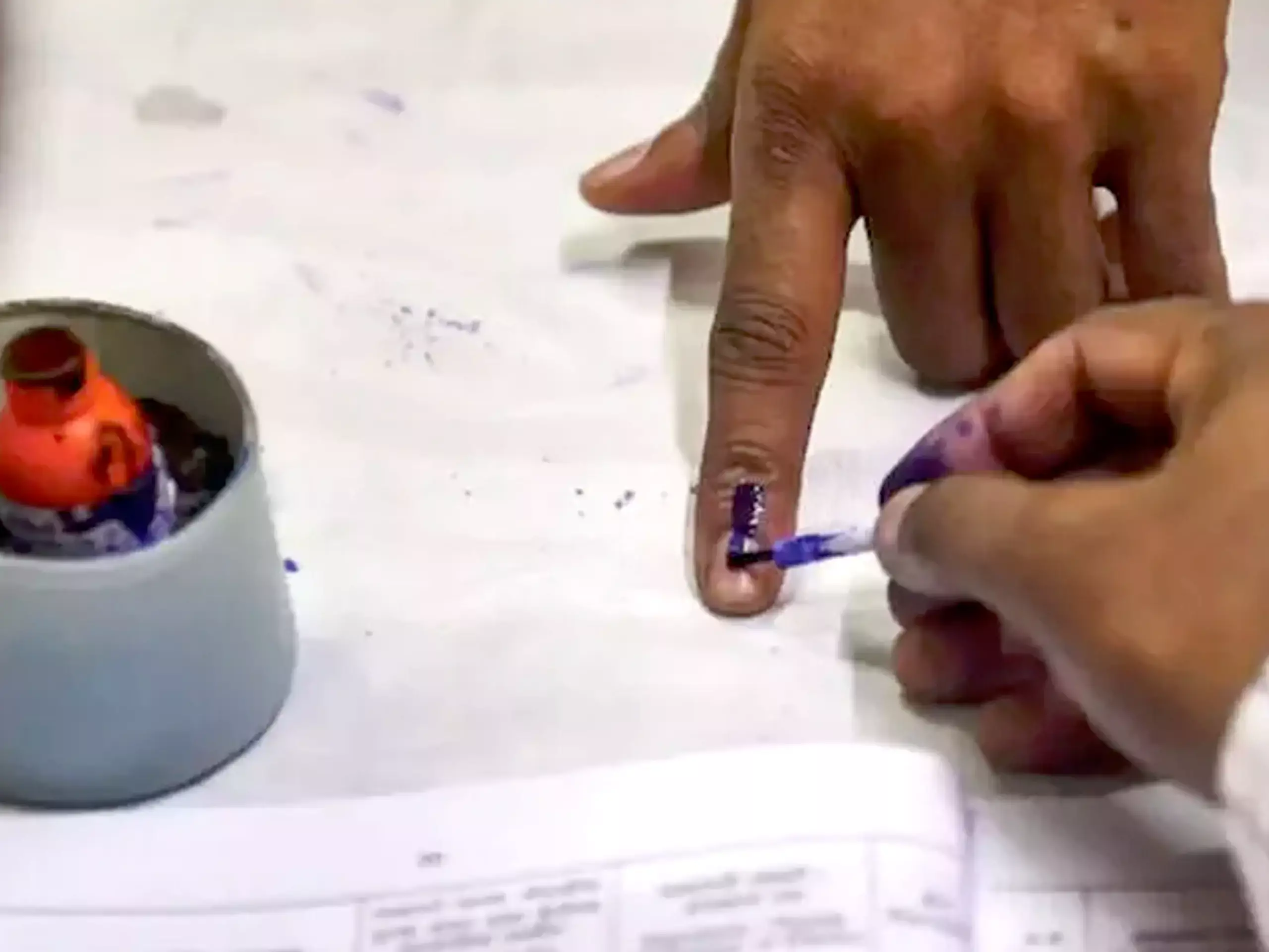 മഷി പുരളാൻ ഇനി ആറുനാൾ; സംസ്ഥാനത്ത് ഉപയോഗിക്കുക 1 കോടി 30 ലക്ഷം രൂപയുടെ   63,100 കുപ്പി വോട്ടുമഷി