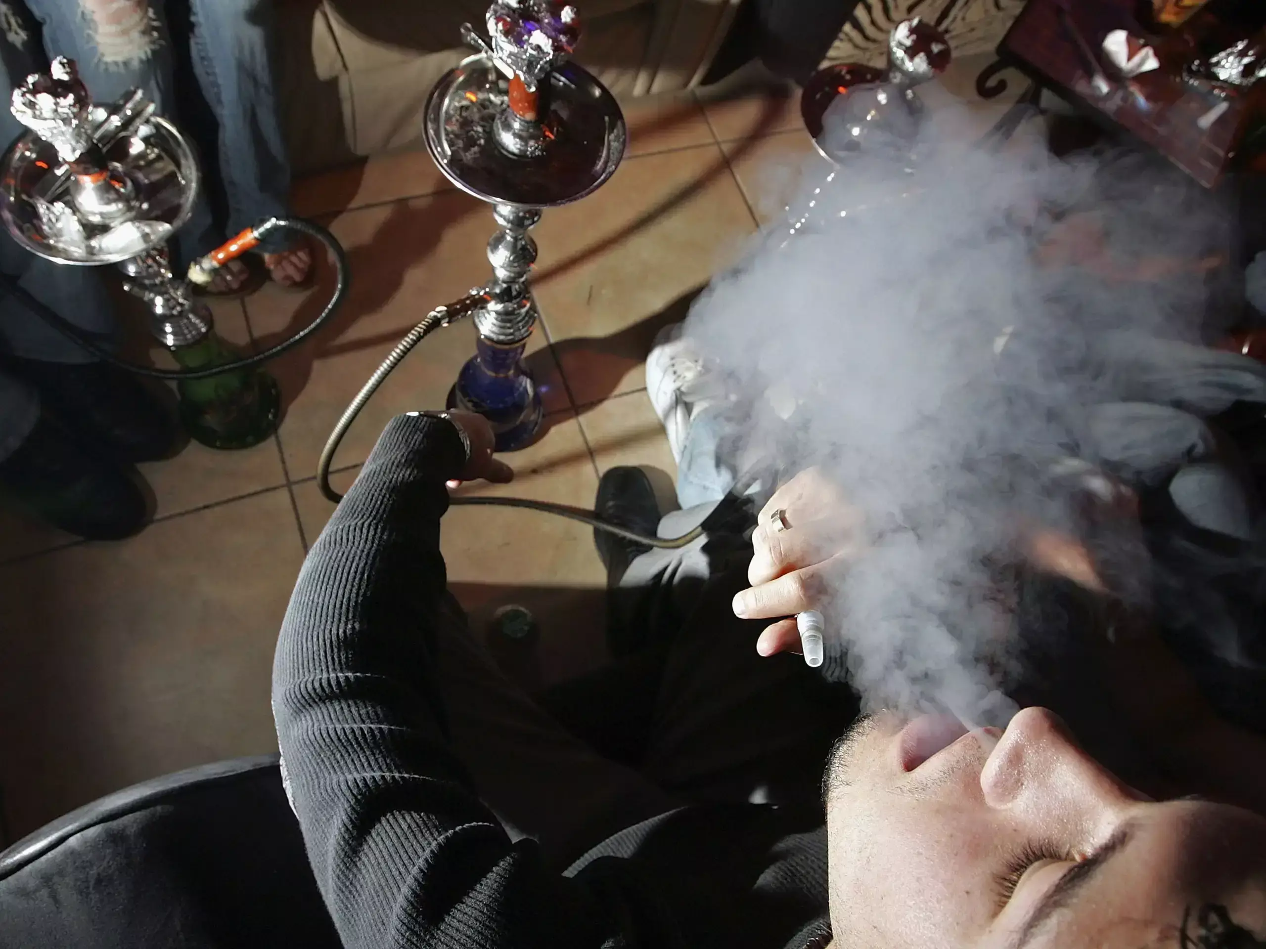 ഹുക്കവലി നിരോധനം; കര്‍ണാടക  ഹൈക്കോടതി ശരിവെച്ചു