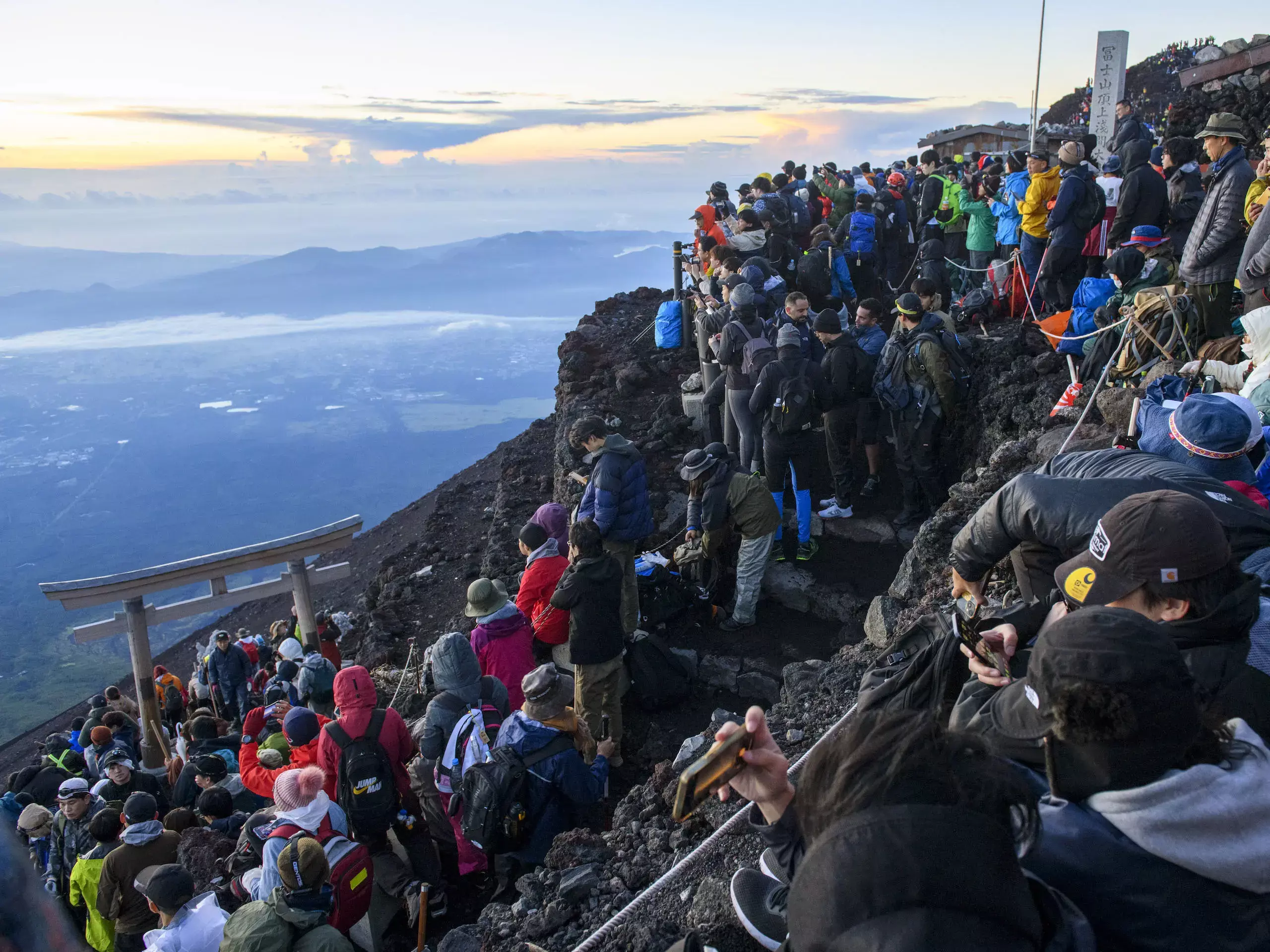 ടൂറിസ്റ്റുകള്‍ നിലതെറ്റി: ജപ്പാന്‍   സെല്‍ഫി സ്‌പോട്ടുകള്‍ അടയ്ക്കുന്നു