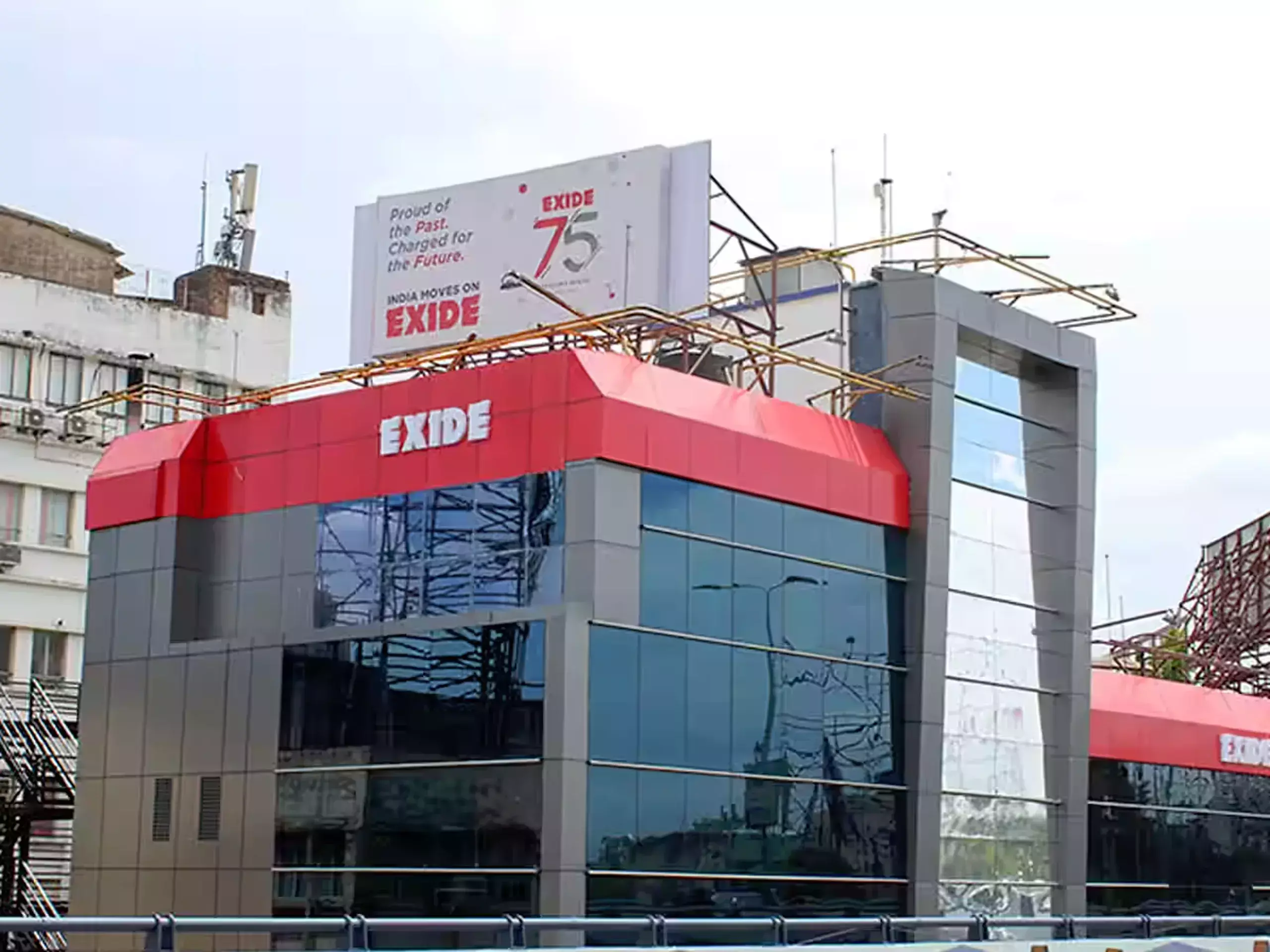 exide industries profit up 37% to rs 284 crore (q4)
