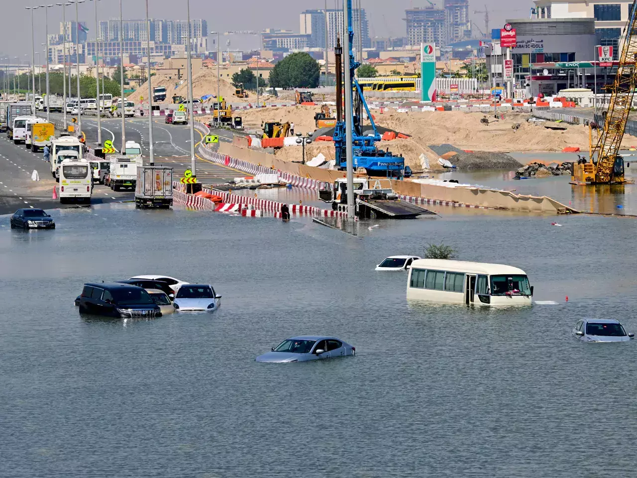 heavy rains in gulf countries, many flight services have been canceled in dubai