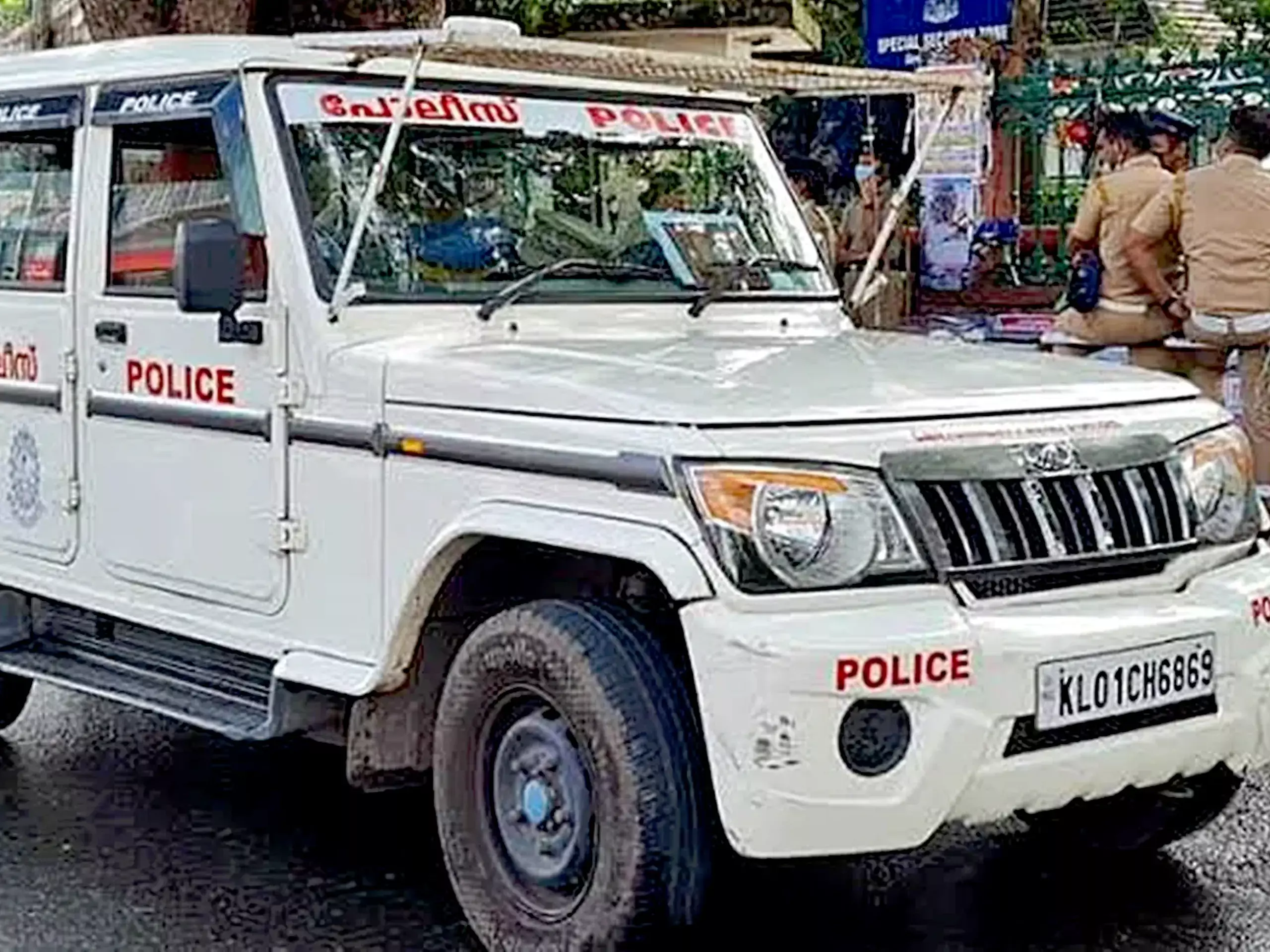 2000 കോടിയുമായി പോയ കേരള പൊലീസ് സംഘത്തെ ആന്ധ്രയിൽ തടഞ്ഞു; വിട്ടയച്ചത് 4 മണിക്കൂറിനു ശേഷം