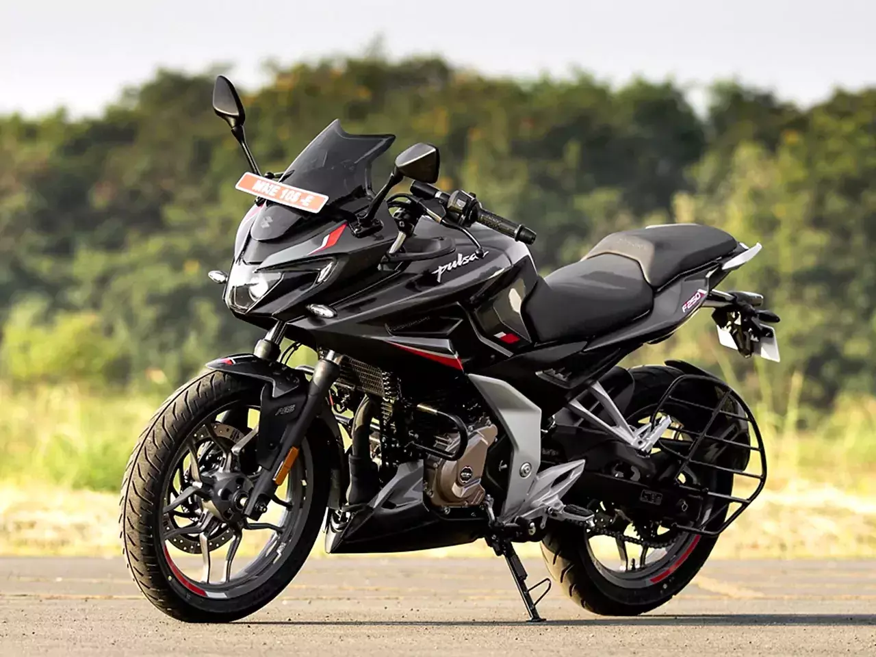 bajaj launched 2 bikes one after the other, pulsar f250 hit the market