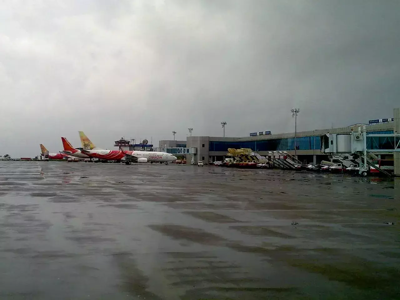 three flights from karipur have been cancelled