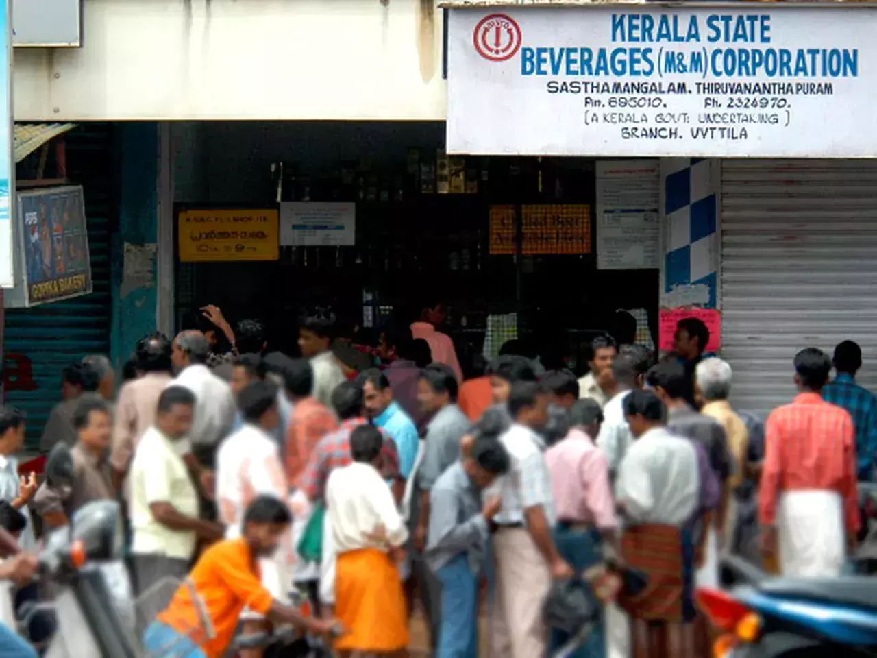 kerala sold foreign liquor worth 48,804 crores in three years