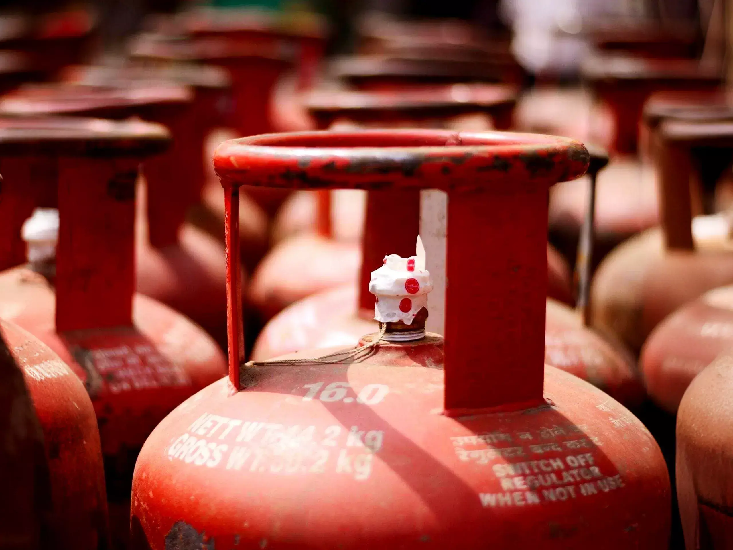 വാണിജ്യ ആവശ്യങ്ങള്‍ക്കുള്ള പാചക വാതകത്തിന്റെ വില കുറച്ചു