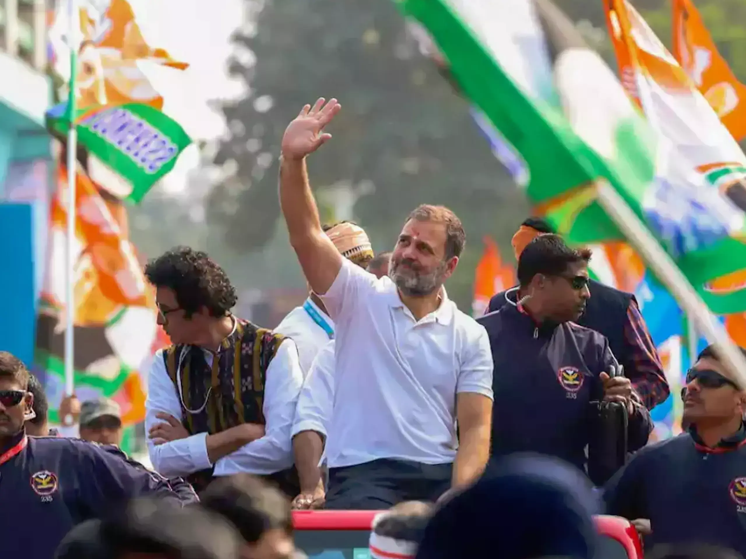 കേരളത്തിൽ യുഡിഎഫ് തരംഗം; അക്കൗണ്ട് തുറന്ന് ബിജെപി