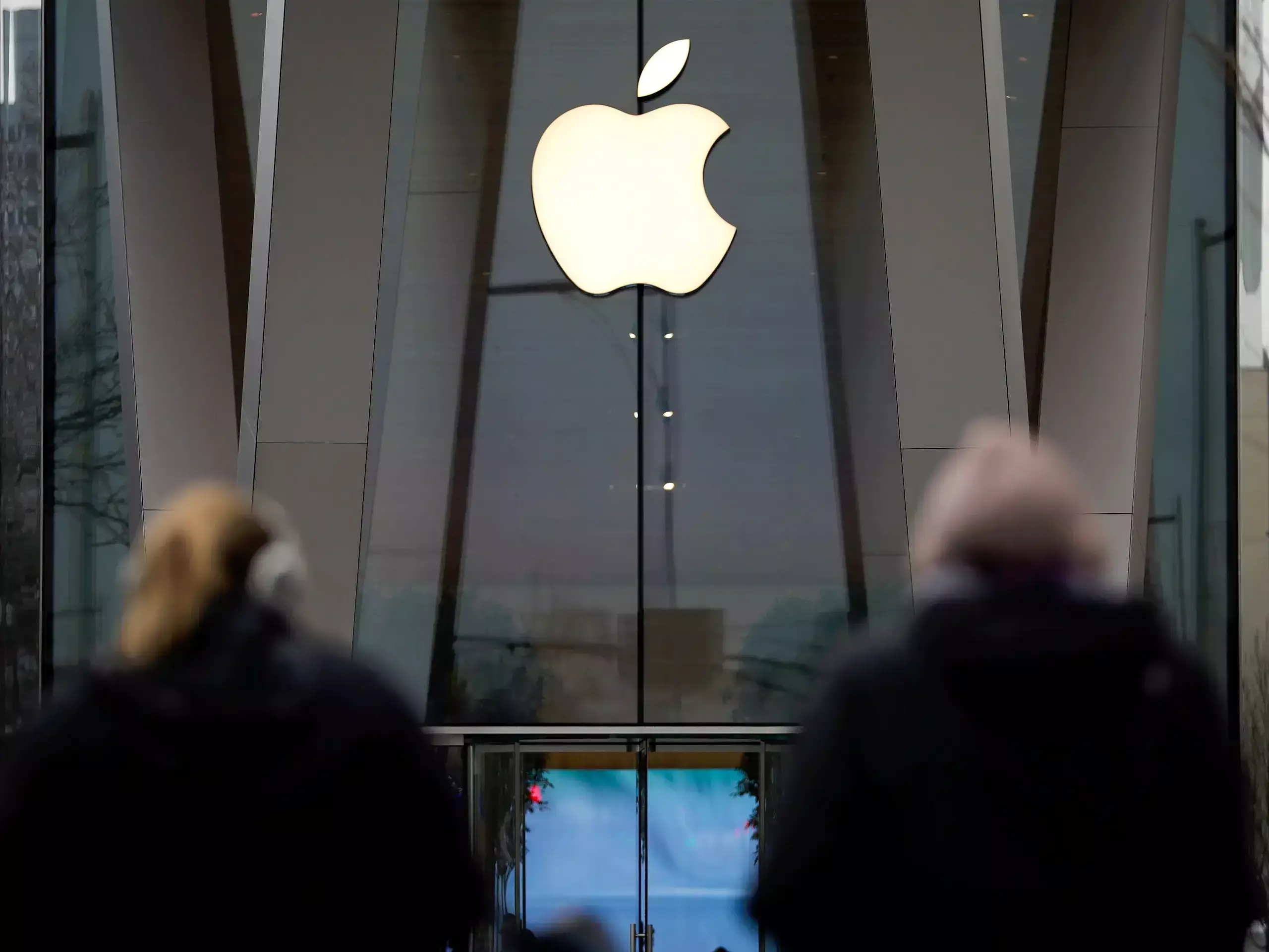 എഐ തുണച്ചു; ആപ്പിള്‍ ഓഹരിക്ക് റെക്കോര്‍ഡ് നേട്ടം