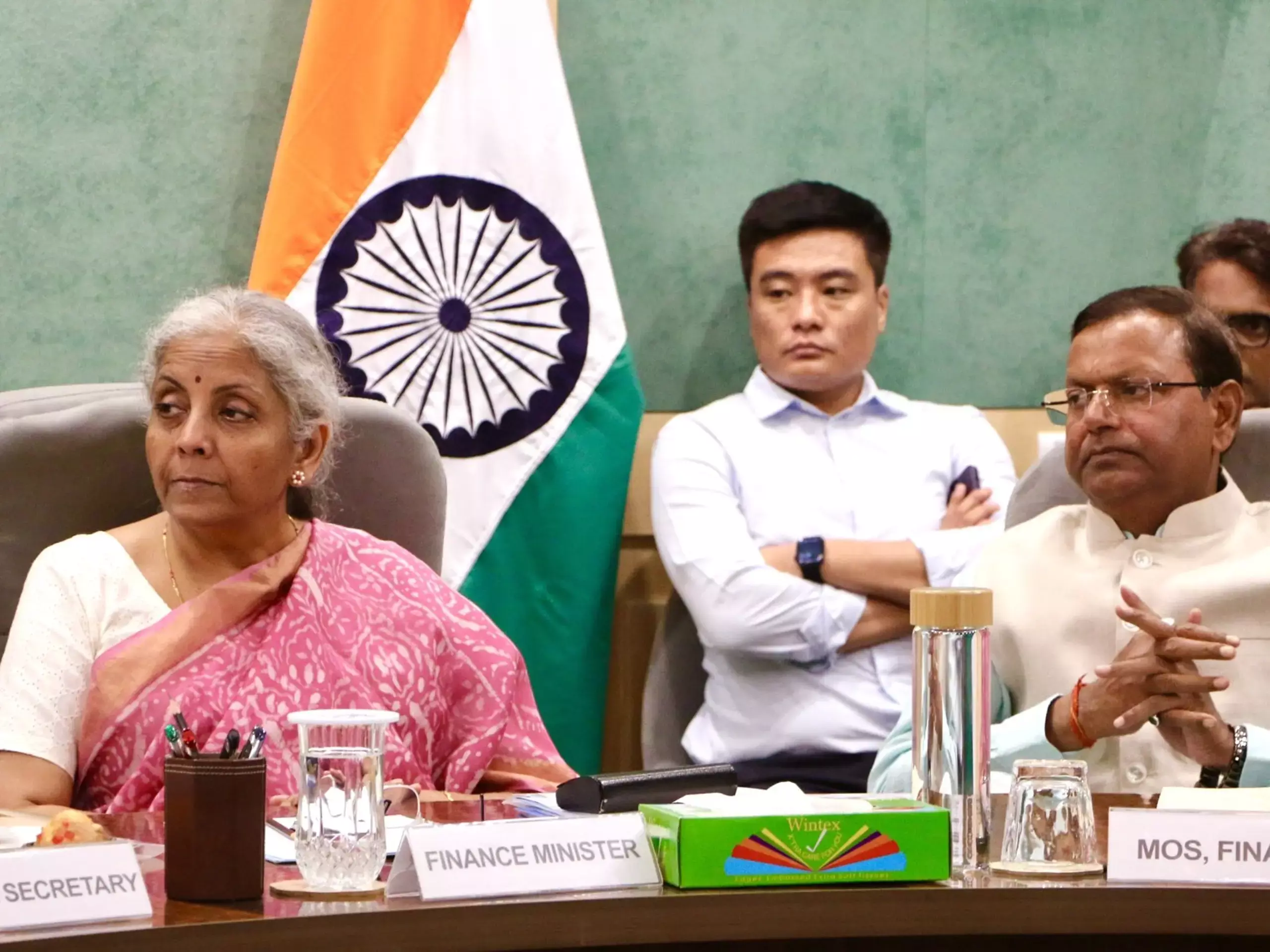 റെയില്‍വേ സേവനങ്ങള്‍ക്ക് ഇനി ജിഎസ്ടി ഇല്ല, ഹോസ്റ്റലുകളെയും ഒഴിവാക്കി പുതിയ പ്രഖ്യാപനങ്ങൾ