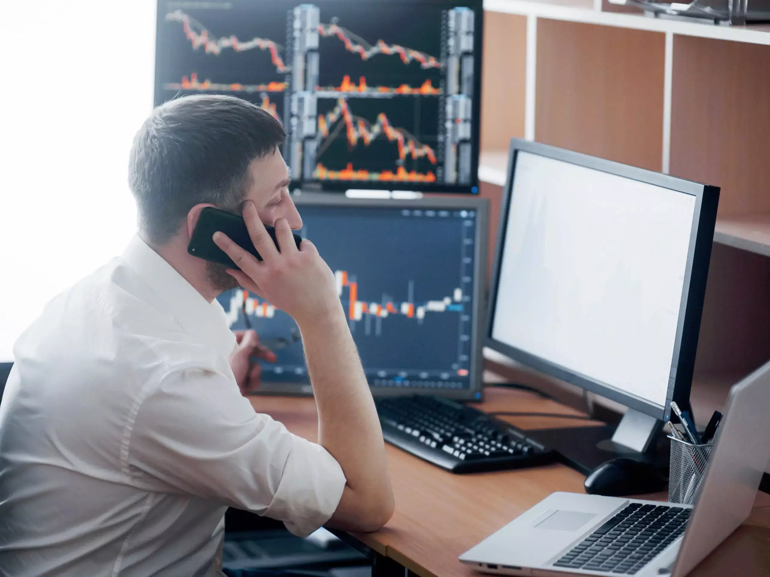 Market unable to sustain gains