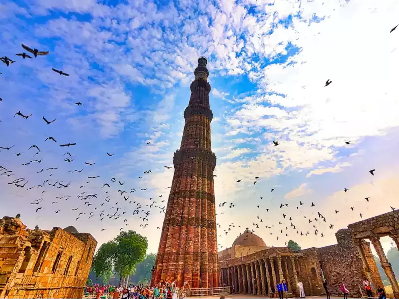 more foreigners to qutab minar, because