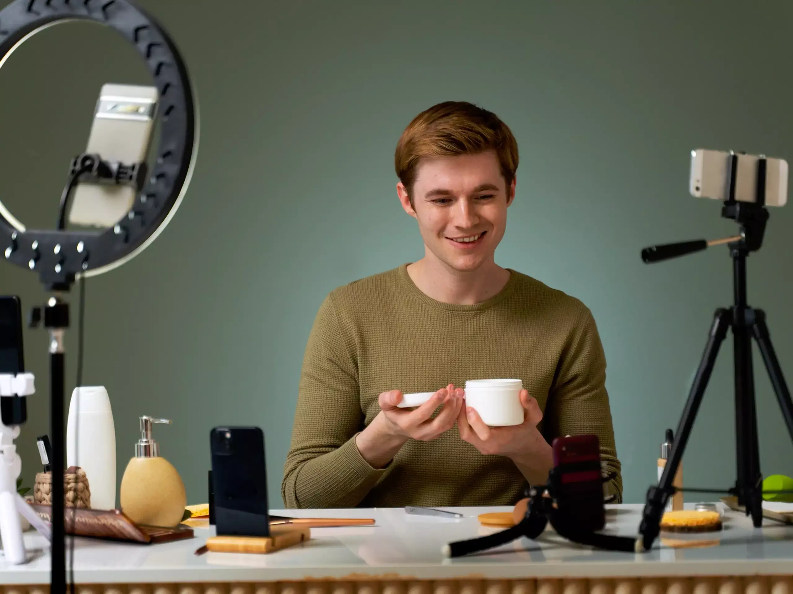 ഒടിടിയും ഉള്ളടക്ക സൃഷ്ടാക്കളും  ബ്രോഡ്കാസ്റ്റിംഗ് നിയന്ത്രണത്തിനു കീഴിലേക്ക്