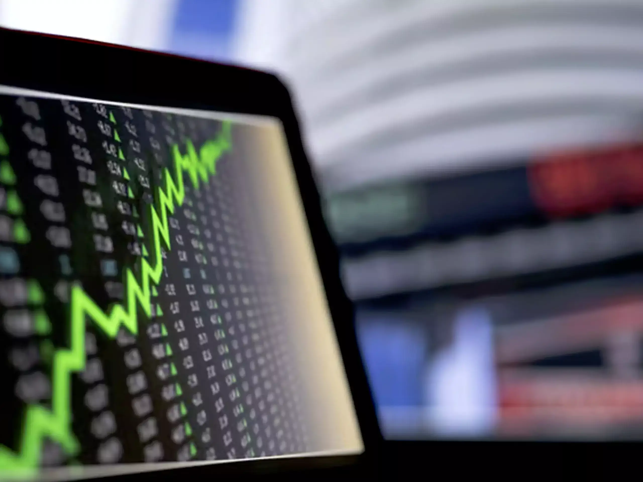 സെൻസെക്സും നിഫ്റ്റിയും റെക്കോർഡ് നേട്ടത്തിൽ; പൊതുമേഖലാ ബാങ്കുകൾ കുതിച്ചു