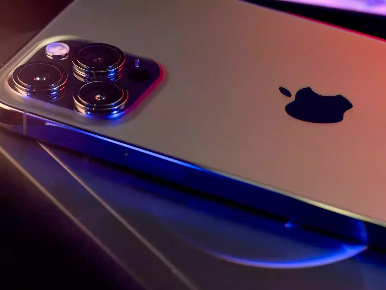 apple shines in india