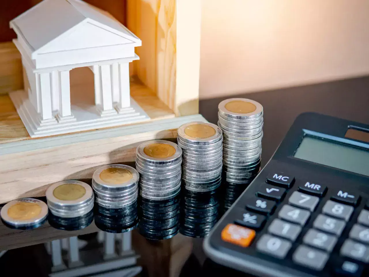 as deposits decline, banks turn to short-term loans