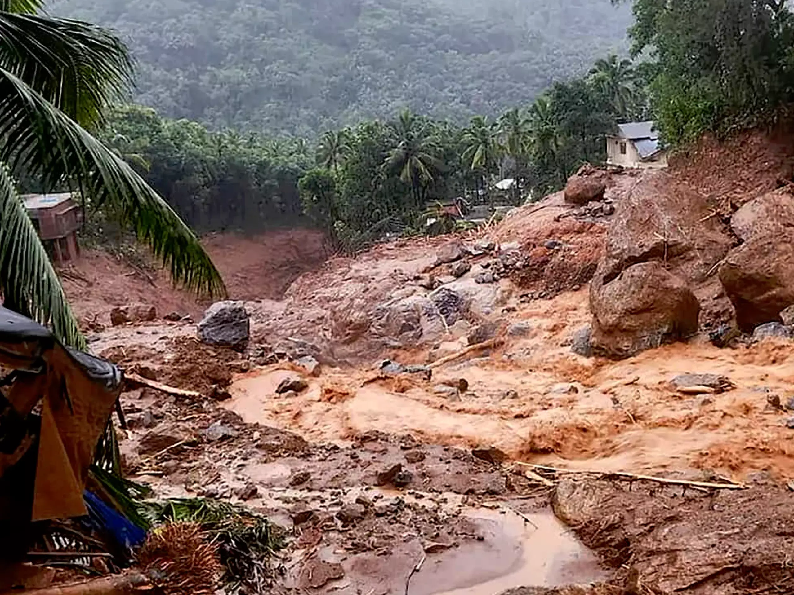 ദുരന്ത ഭൂമിയായി വയനാട്;  മരണം അറുപത് കടന്നു