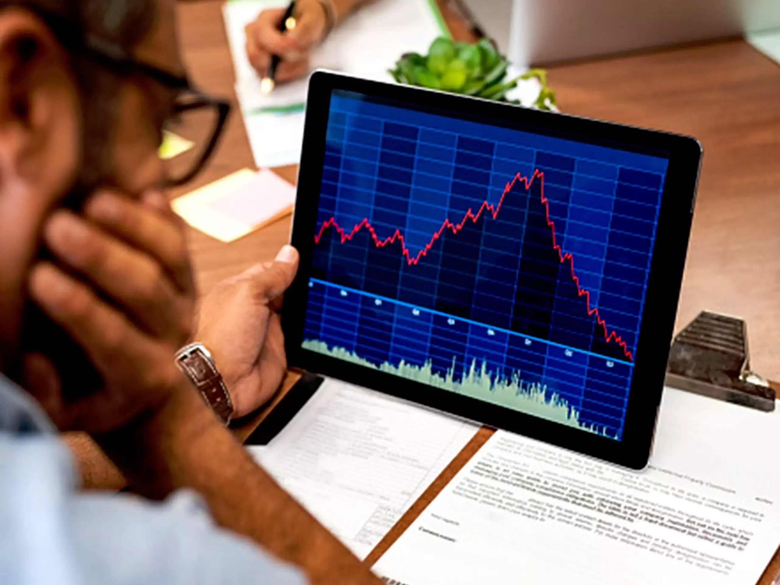 കൂപ്പുകുത്തി വിപണി; സൂചികകൾ ഇടിഞ്ഞത് 3%, ഇന്ത്യ വിക്സ് കയറിയത് 42% കൂപ്പുകുത്തി വിപണി; സൂചികകൾ ഇടിഞ്ഞത് 3%, ഇന്ത്യ വിക്സ് കയറിയത് 42%