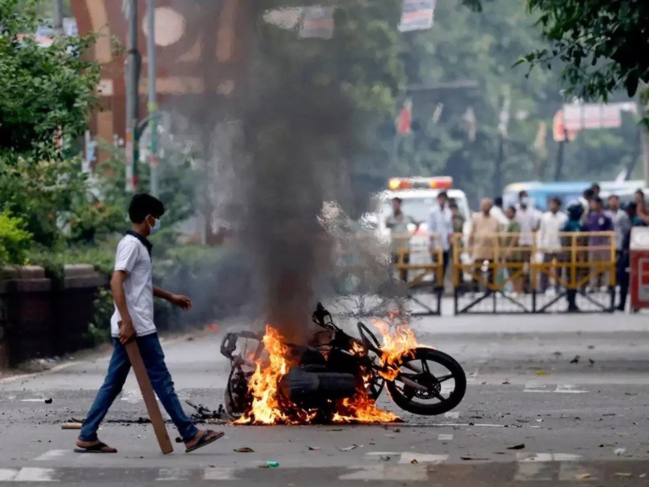 riots shut Indian visa centers in bangladesh