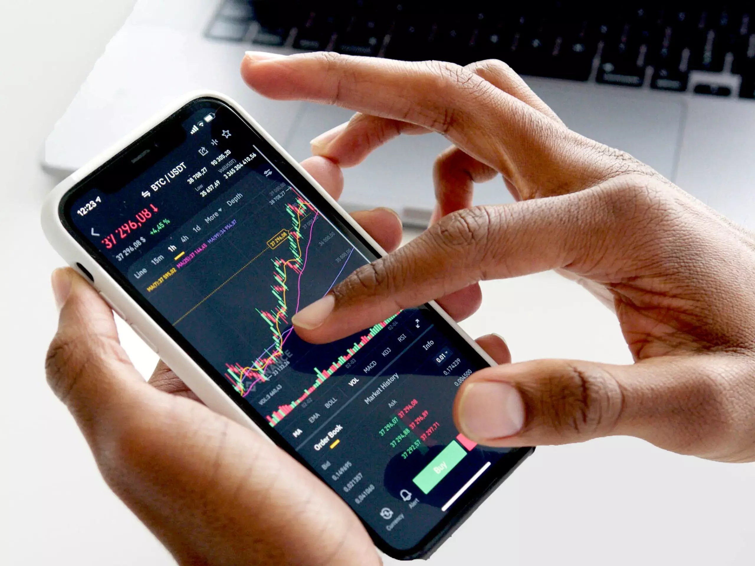 ചാഞ്ചാട്ടത്തിനൊടുവിൽ നേട്ടത്തിലെത്തി നിഫ്റ്റി; നേരിയ ഇടിവിൽ സെൻസെക്സ്