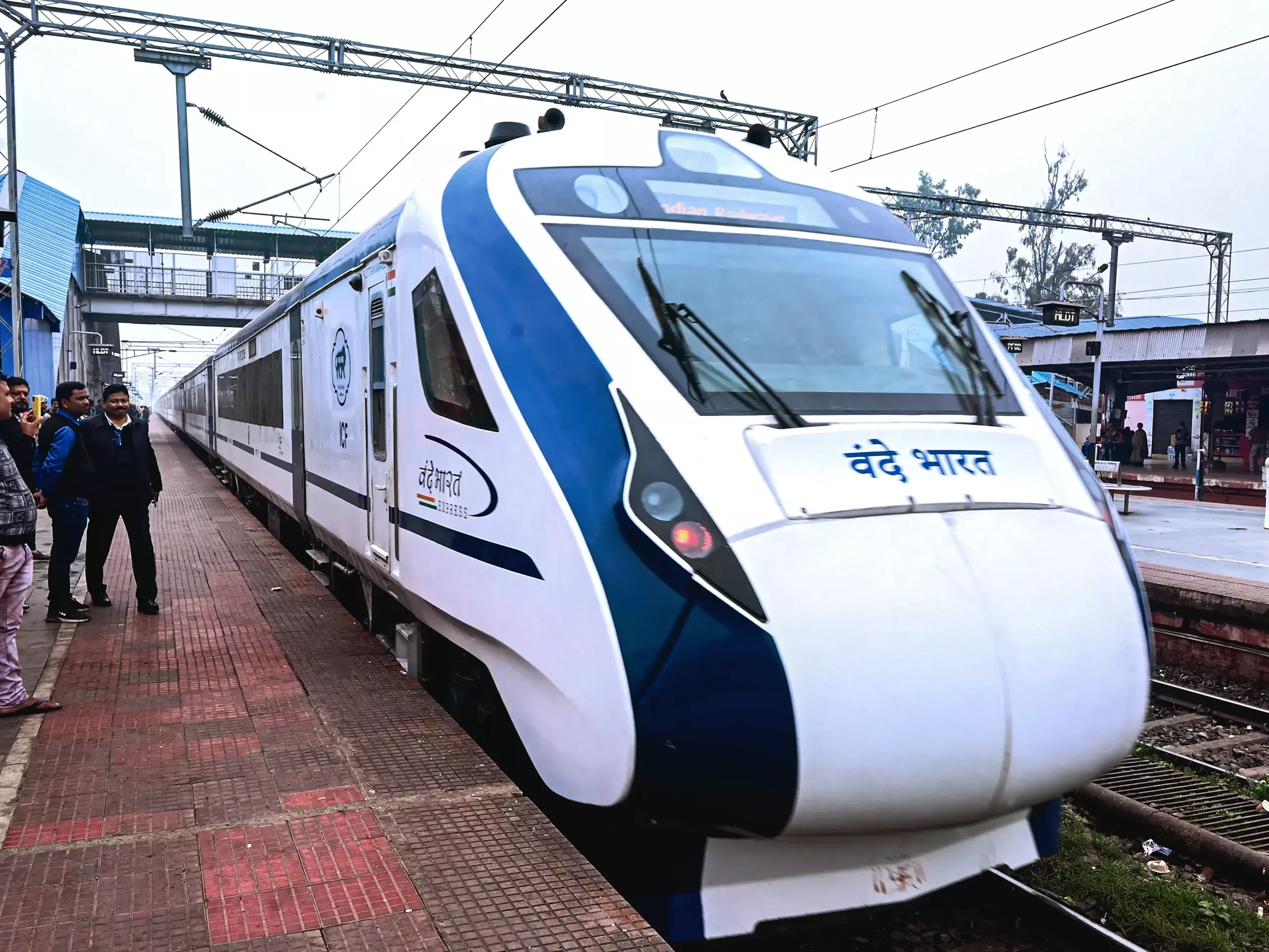 മൂന്ന് വന്ദേ ഭാരത്   ട്രെയിനുകള്‍കൂടി ട്രാക്കില്‍