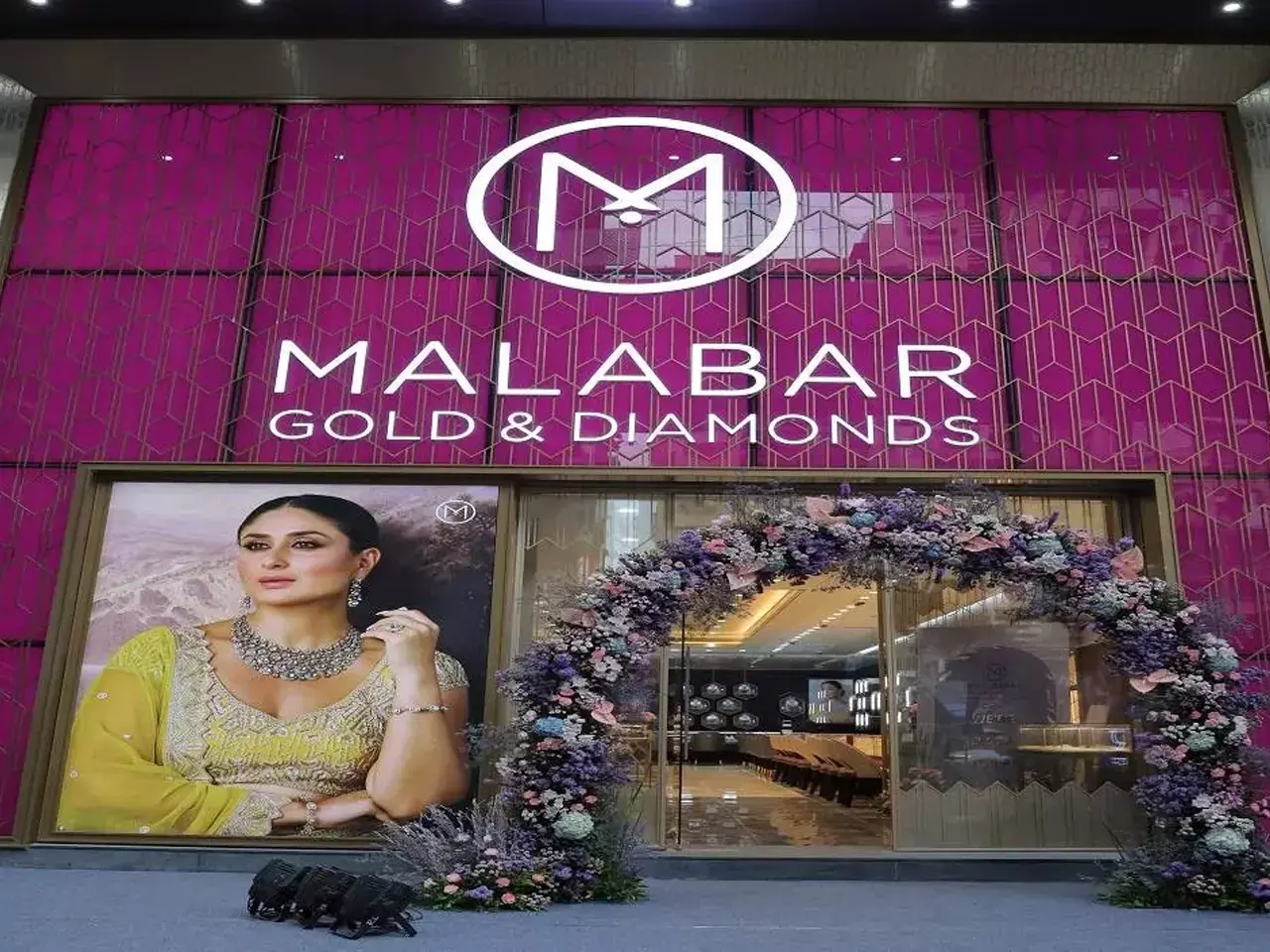 global expansion, malabar gold to open 20 showrooms