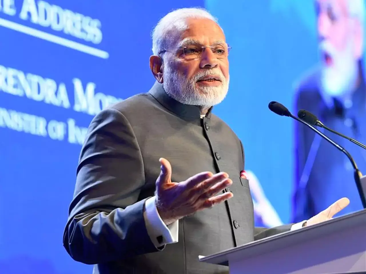 pm wants the auto industry to reach global standards