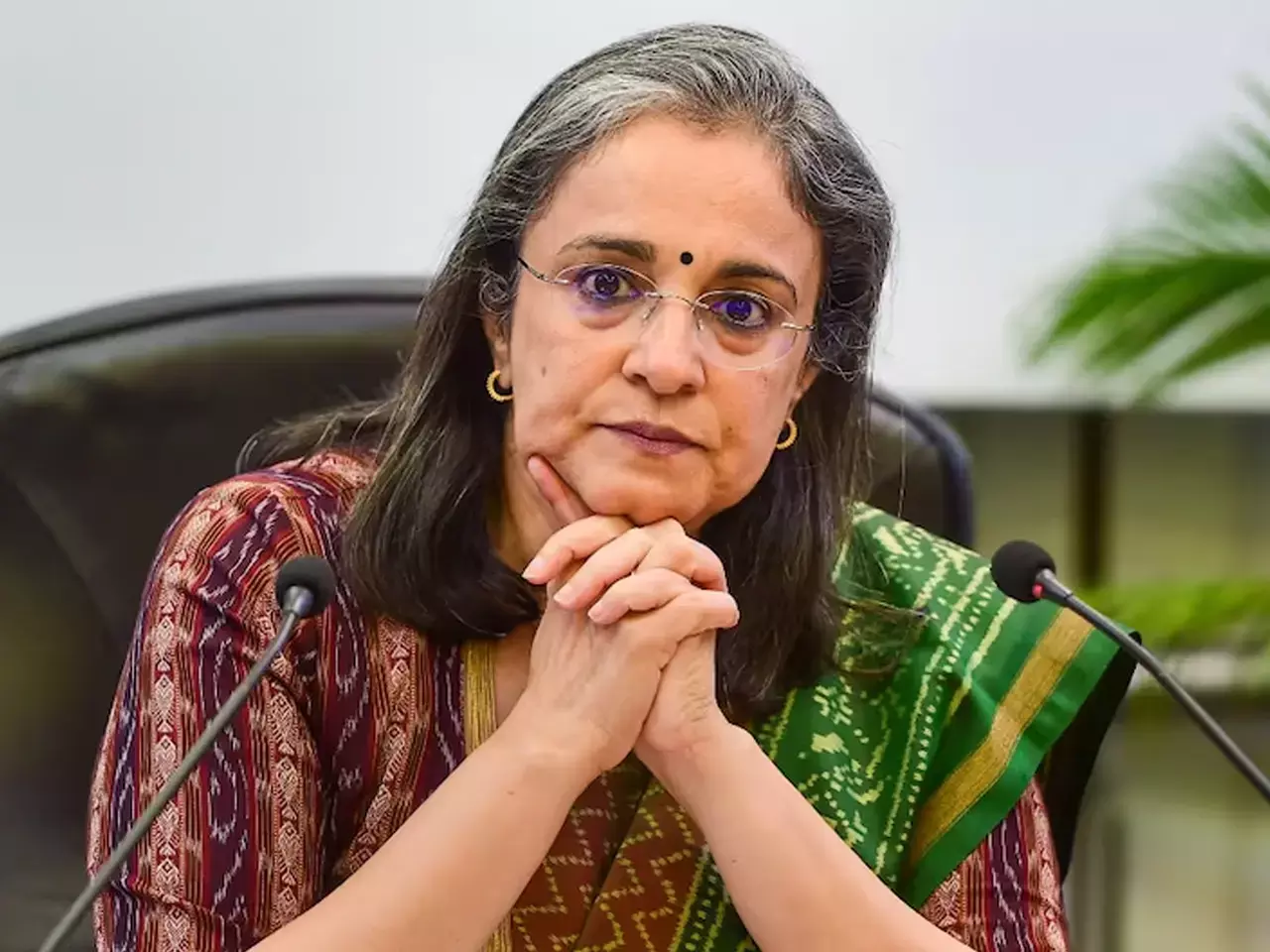 congress criticizes sebi chief