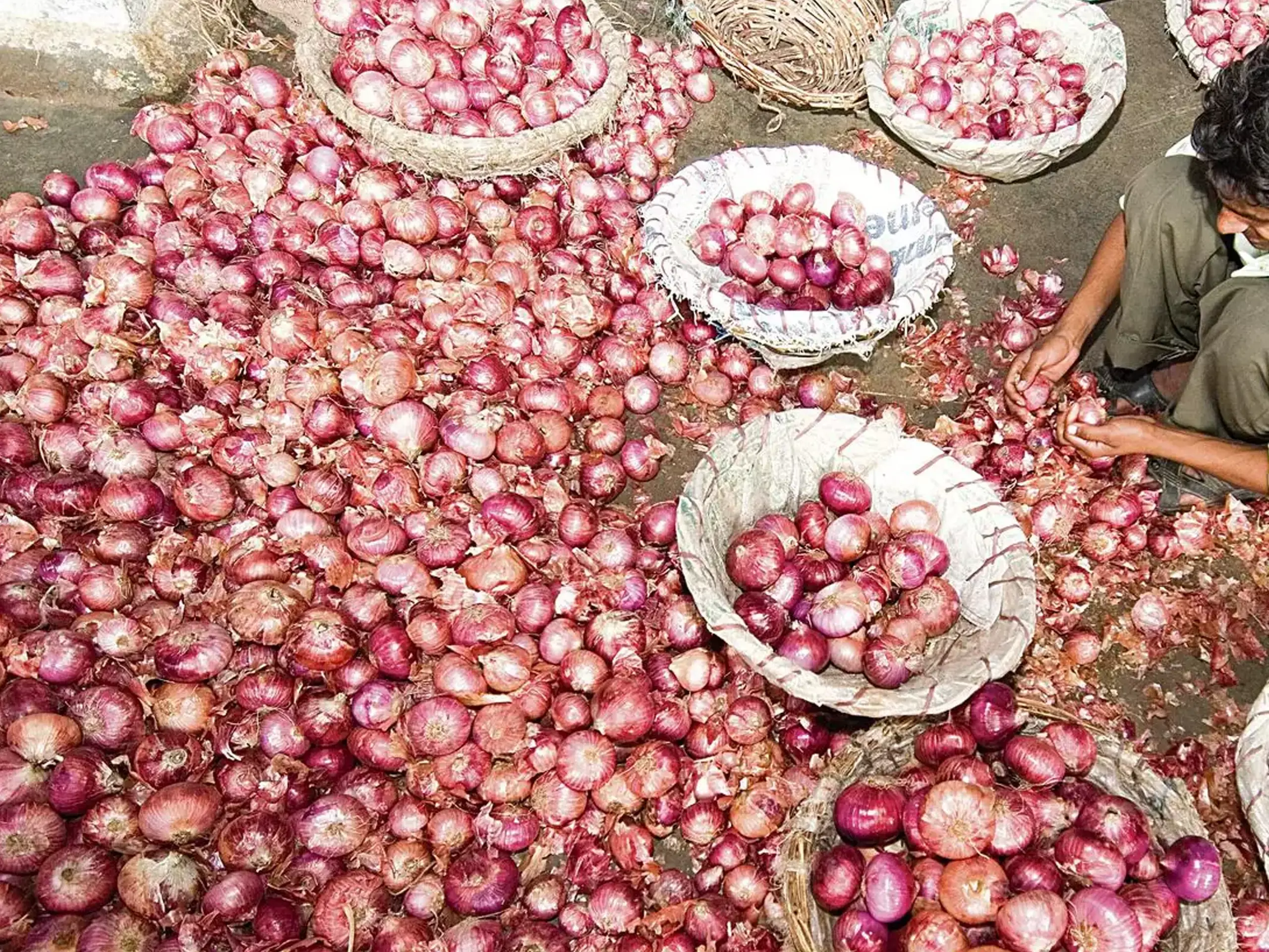 കൂടുതല്‍ ഉള്ളി വിപണിയിലെത്തിക്കാന്‍ സര്‍ക്കാര്‍ നീക്കം