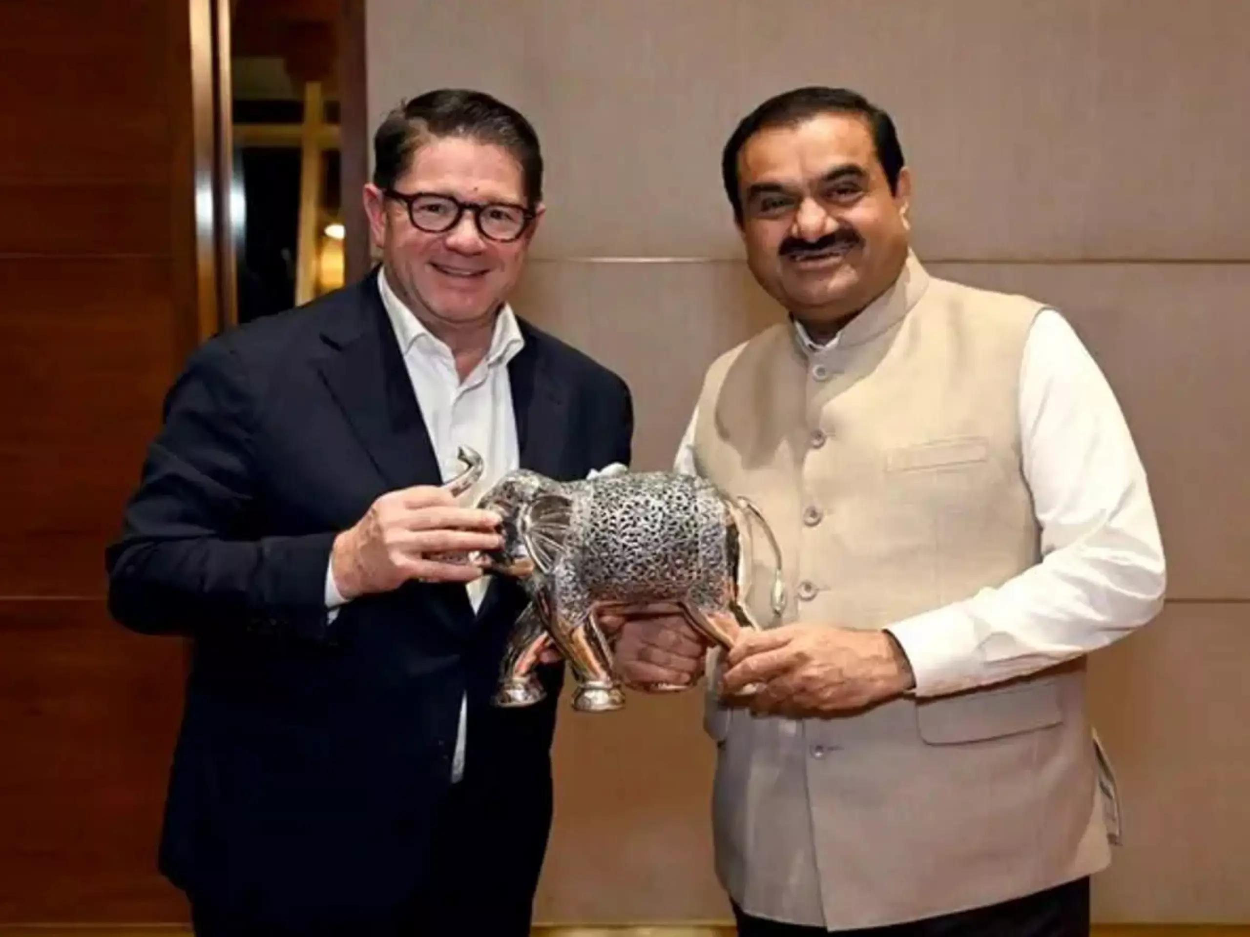 വ്യോമയാന, പ്രതിരോധ മേഖലകളില്‍   ബൊംബാര്‍ഡിയറുമായി സഹകരിക്കാന്‍ അദാനി