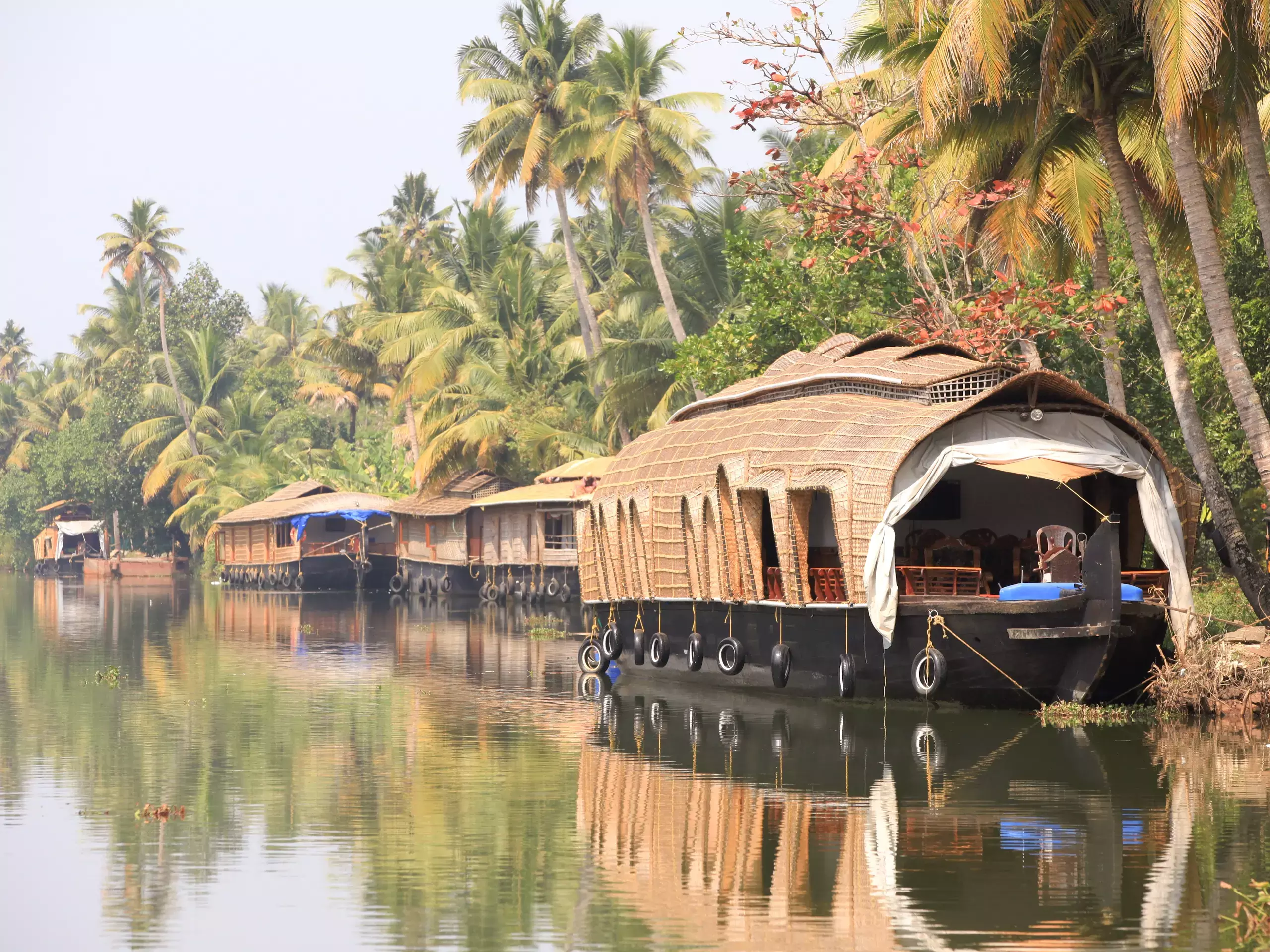 ലോക ടൂറിസം ദിനത്തിൽ കേരളത്തെ തേടി ഇരട്ട പുരസ്കാരങ്ങൾ !  ബെസ്റ്റ് ടൂറിസം വില്ലേജുകളായി കുമരകവും കടലുണ്ടിയും