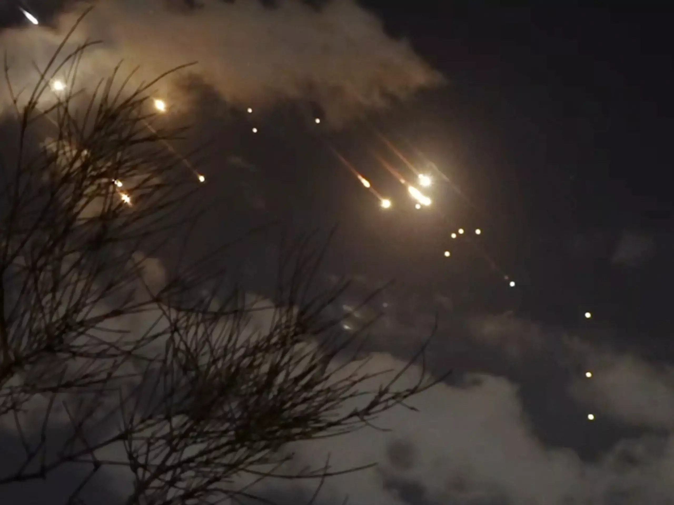 യുദ്ധഭീതി ഒഴിയുന്നില്ല; ഇറാനിലുള്ള ഇന്ത്യാക്കാര്‍   ഉടന്‍ രാജ്യം വിടണമെന്ന് നിര്‍ദ്ദേശം