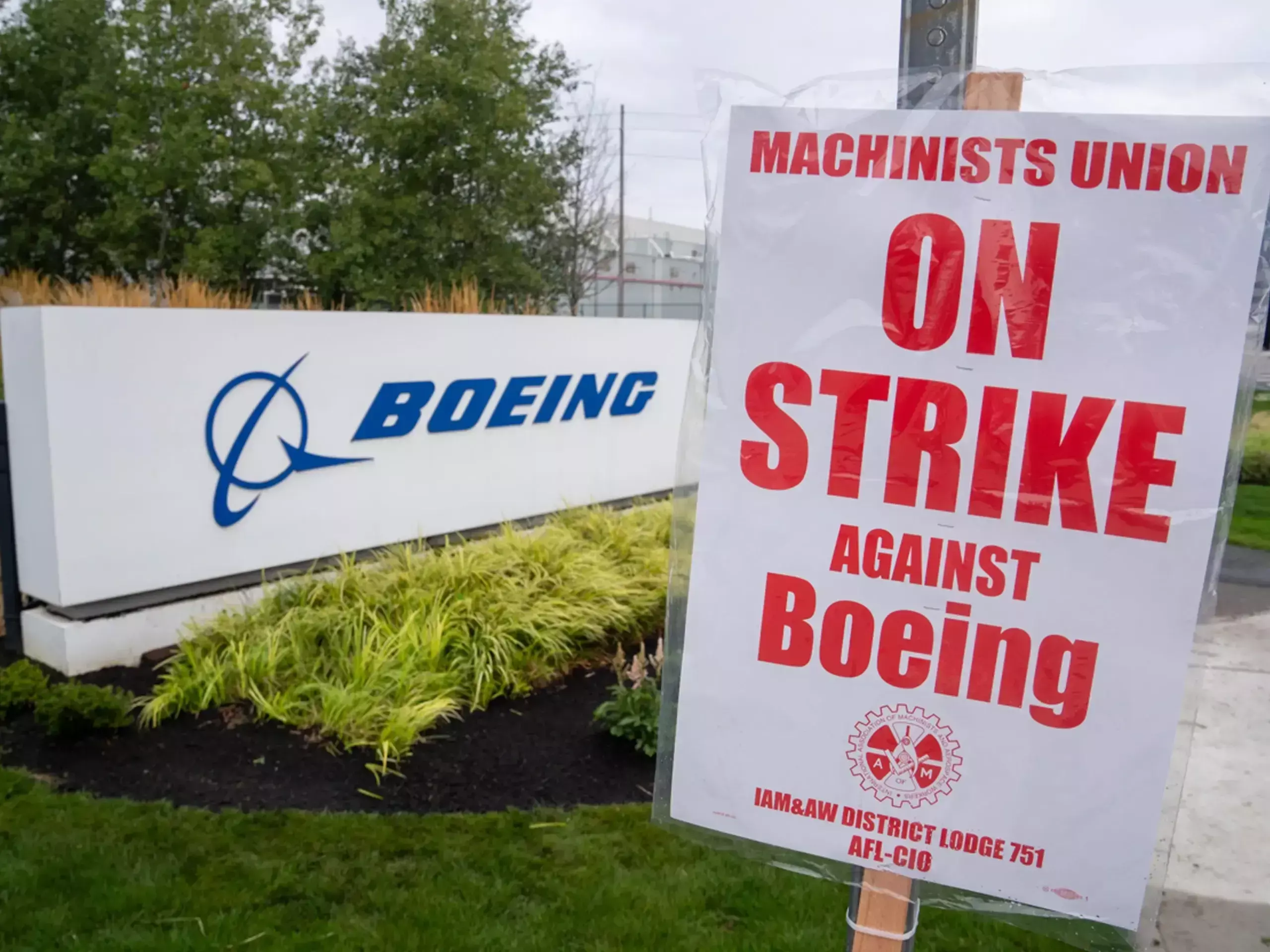 ബോയിംഗിലെ സമരം രൂക്ഷമായി;  17000 തൊഴിലാളികളെ വെട്ടിക്കുറയ്ക്കുന്നു