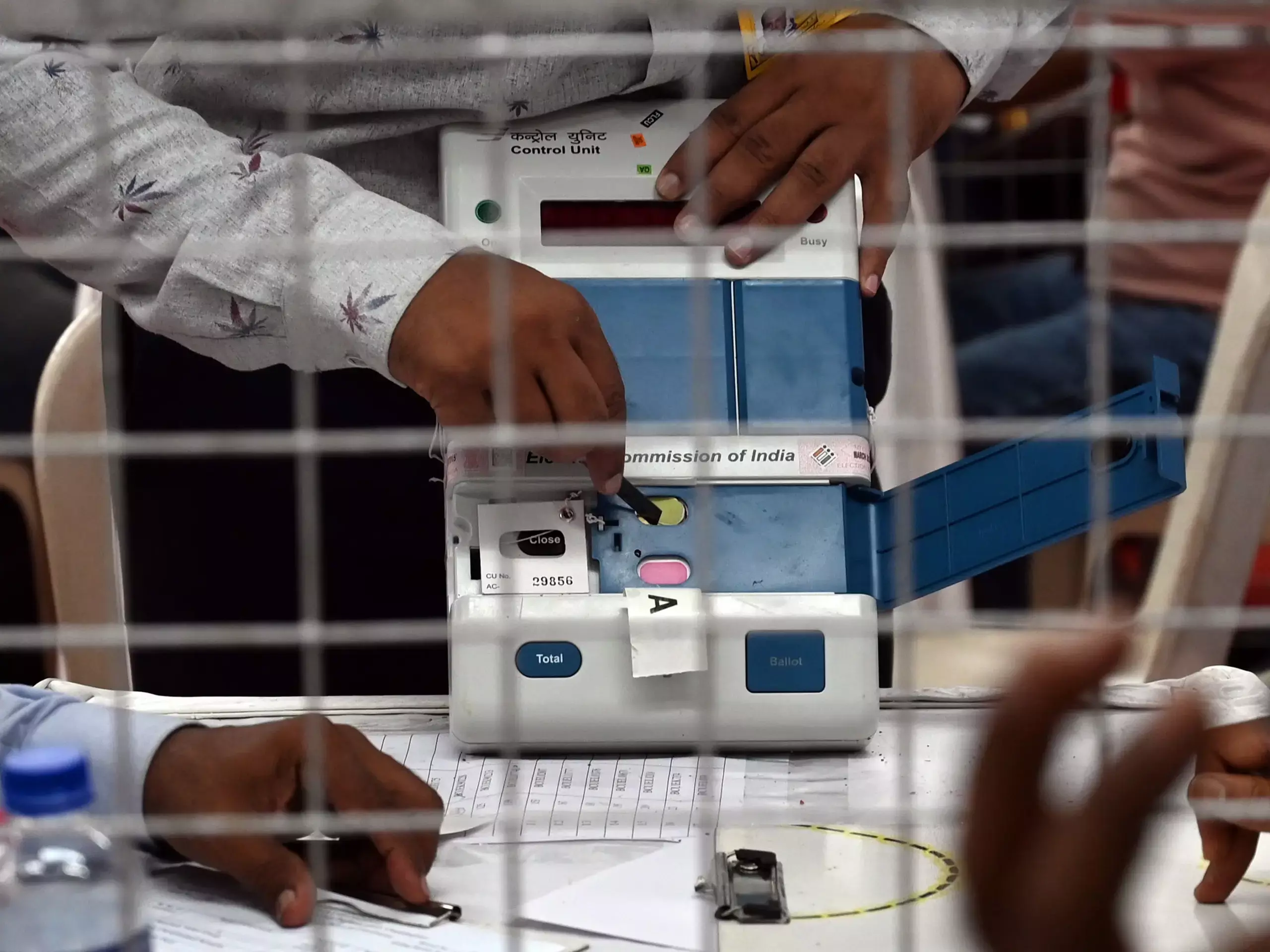 മഹാരാഷ്ട്രയിലും ജാര്‍ഖണ്ഡിലും   നിയമസഭാ തെരഞ്ഞെടുപ്പ് നവംബറില്‍