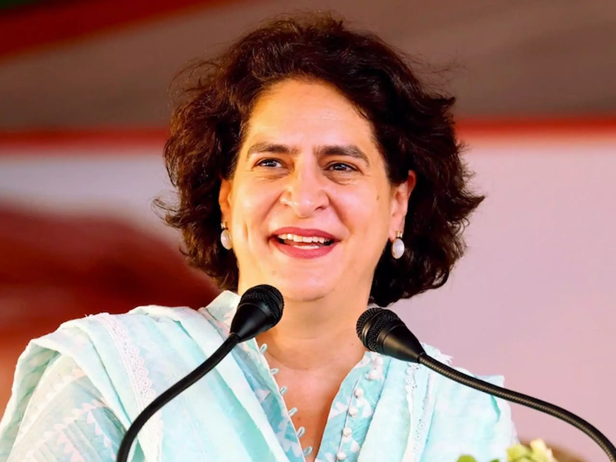 കൈവശം 52,000 രൂപ, 4.24 കോടിയുടെ നിക്ഷേപം