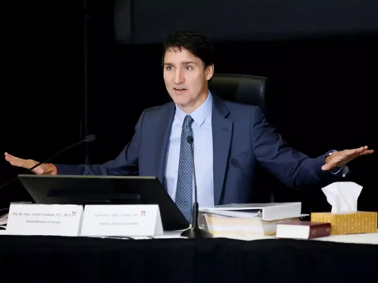 trudeau wont resign, says rift in canada