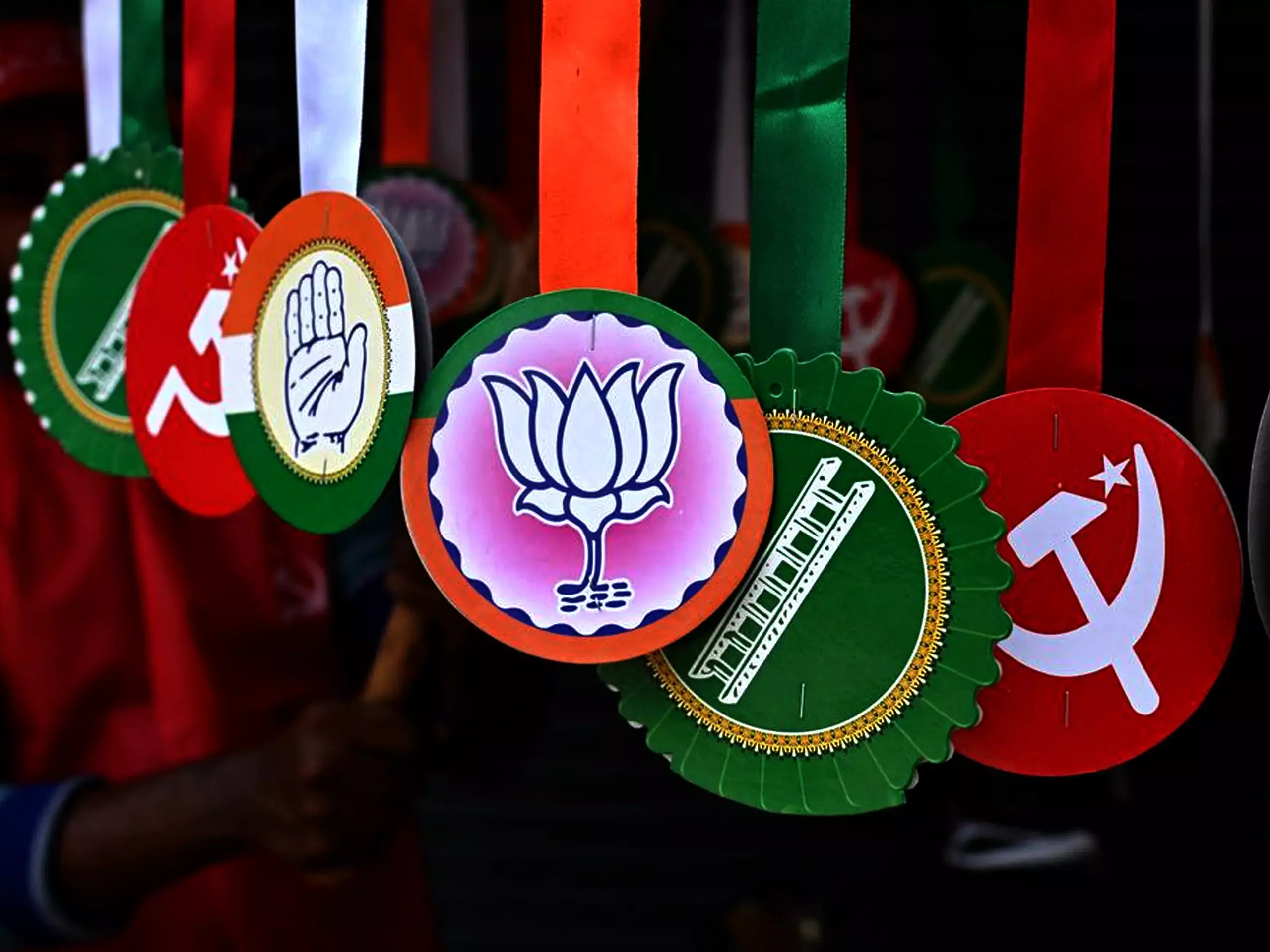 വീണ്ടുമൊരു തിരഞ്ഞെടുപ്പ് ചൂടിലേക്ക് കേരളം