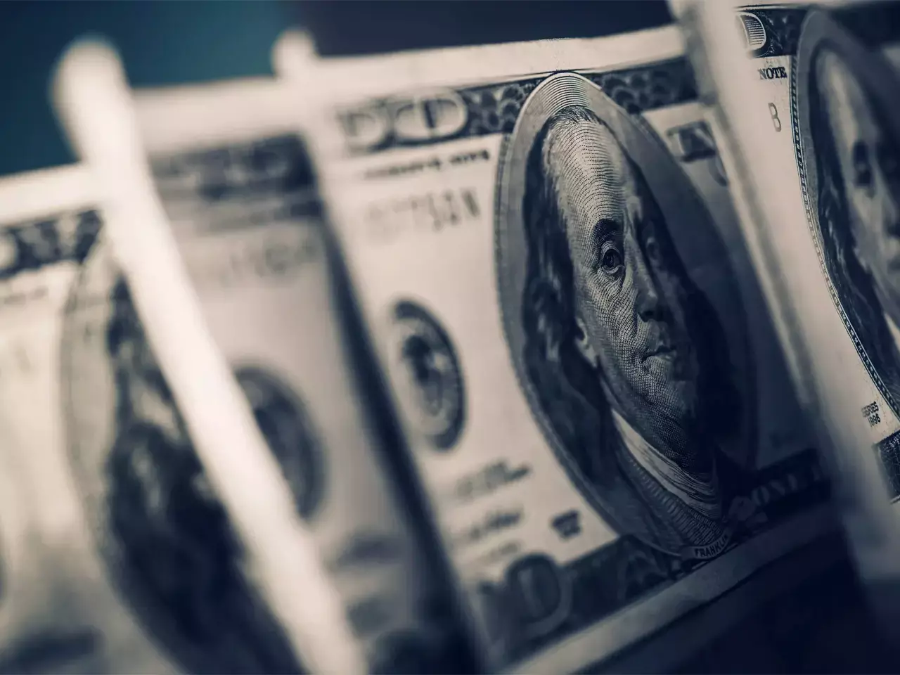 foreign investors withdrew 10 billion dollars from india