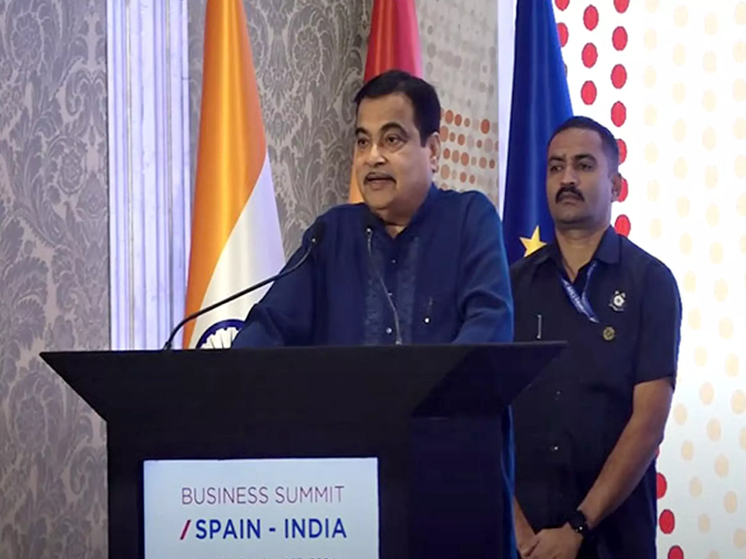 ഇന്ത്യയെ ലോകത്തിലെ ഓട്ടോമൊബൈല്‍   ഹബ്ബാക്കി മാറ്റുമെന്ന് ഗഡ്കരി