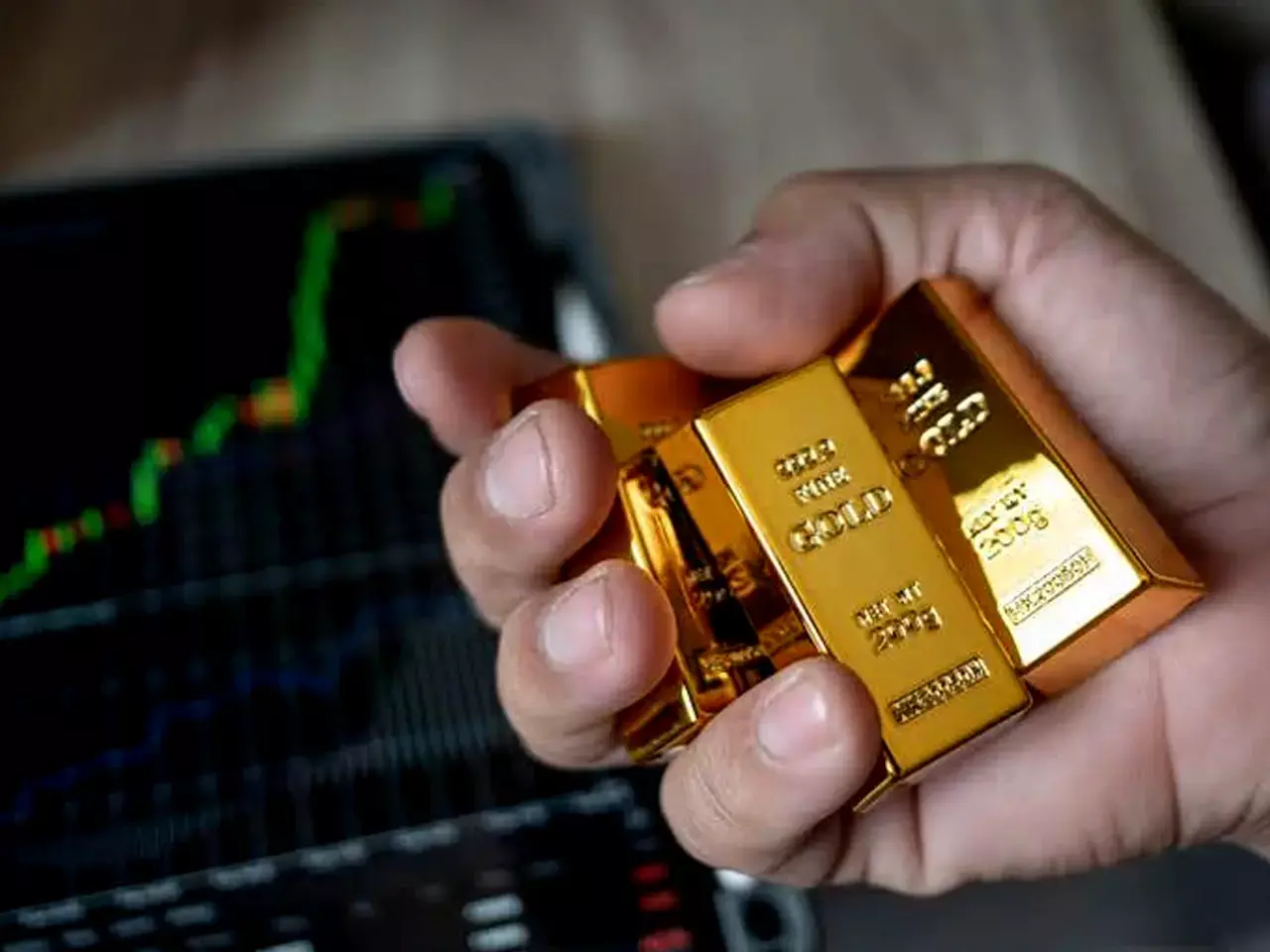 analysts say you can invest in gold