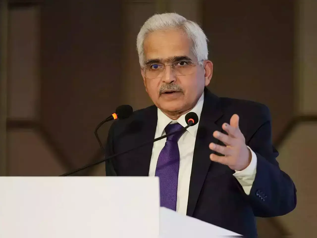 rbi governor says indias economy is strong