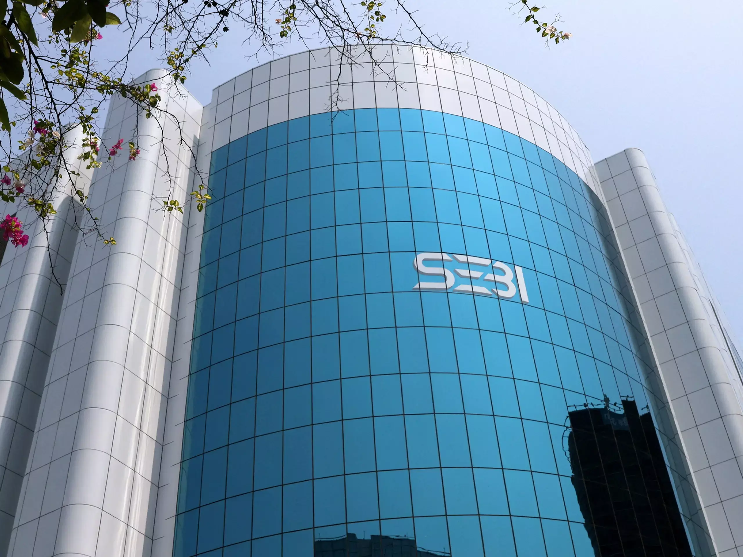 ഐപിഒകളില് സ്ഥാപന പങ്കാളിത്തം വിപുലീകരിച്ച് സെബി ഐപിഒകളില് സ്ഥാപന പങ്കാളിത്തം വിപുലീകരിച്ച് സെബി