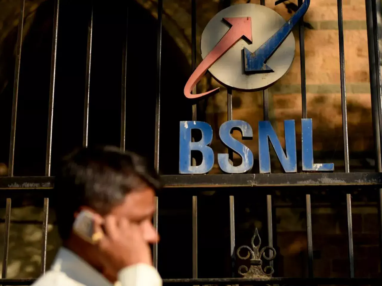 bsnl surpasses leading companies with 8.4 lakh subscribers in september