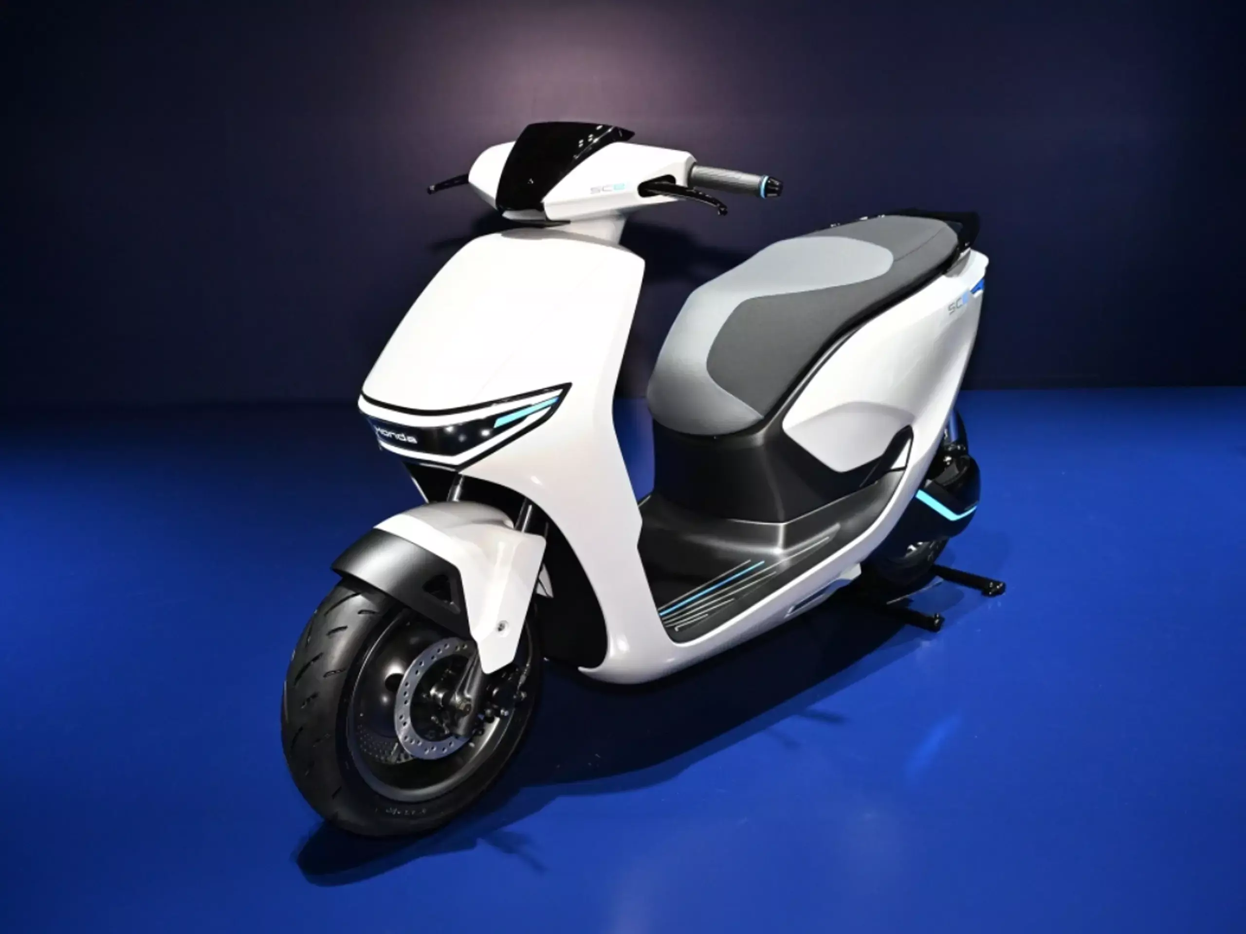 ഒറ്റ ചാര്‍ജില്‍ 100 കിലോമീറ്റര്‍, ഹോണ്ട ഇലക്ട്രിക് സ്‌കൂട്ടറുകള്‍ അവതരിപ്പിച്ചു