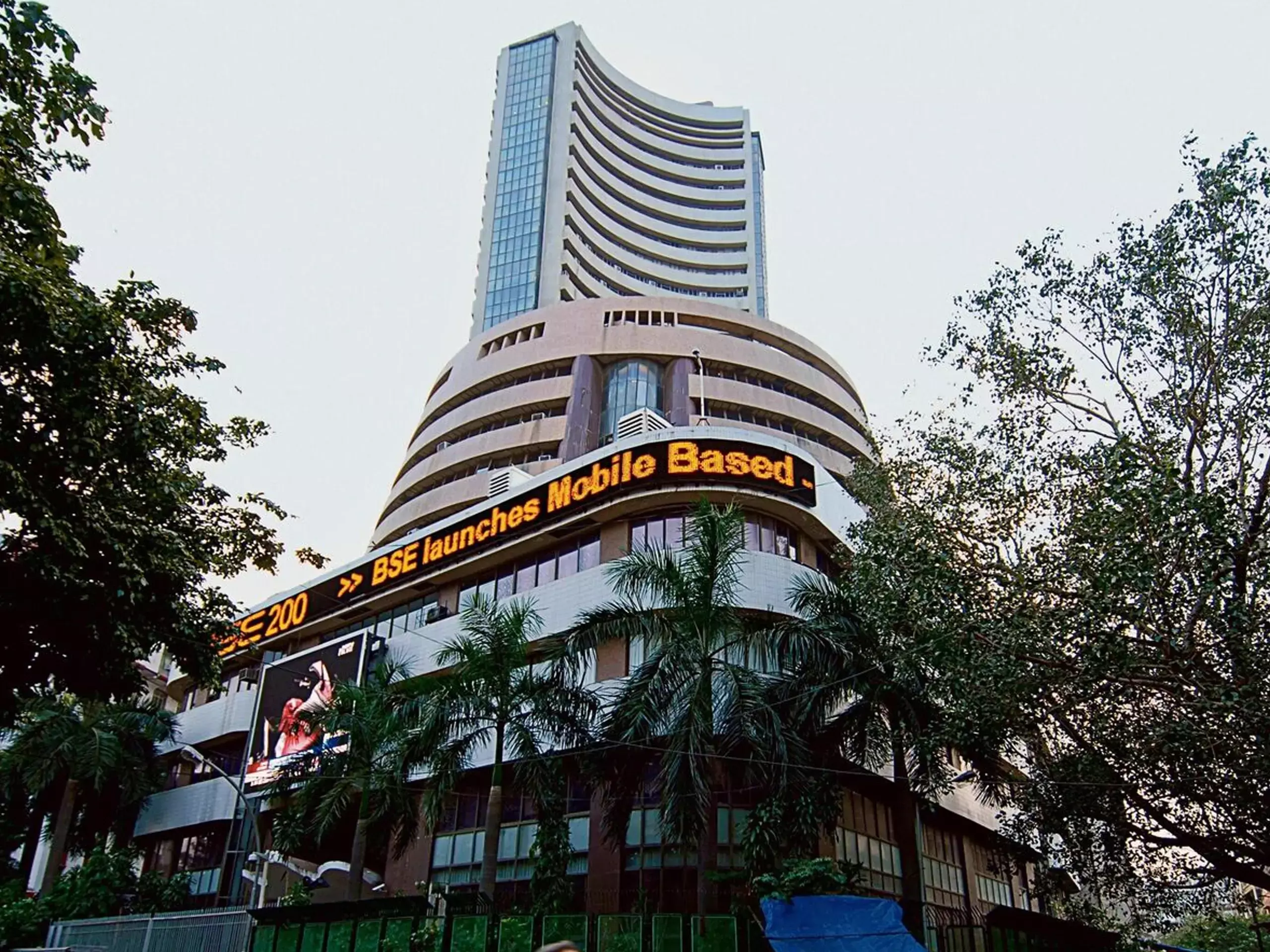 24,000 തിരിച്ചെത്തി നിഫ്റ്റി; 750 പോയിന്റ് ഉയർന്ന് സെൻസെക്സ് 24,000 തിരിച്ചെത്തി നിഫ്റ്റി; 750 പോയിന്റ് ഉയർന്ന് സെൻസെക്സ്