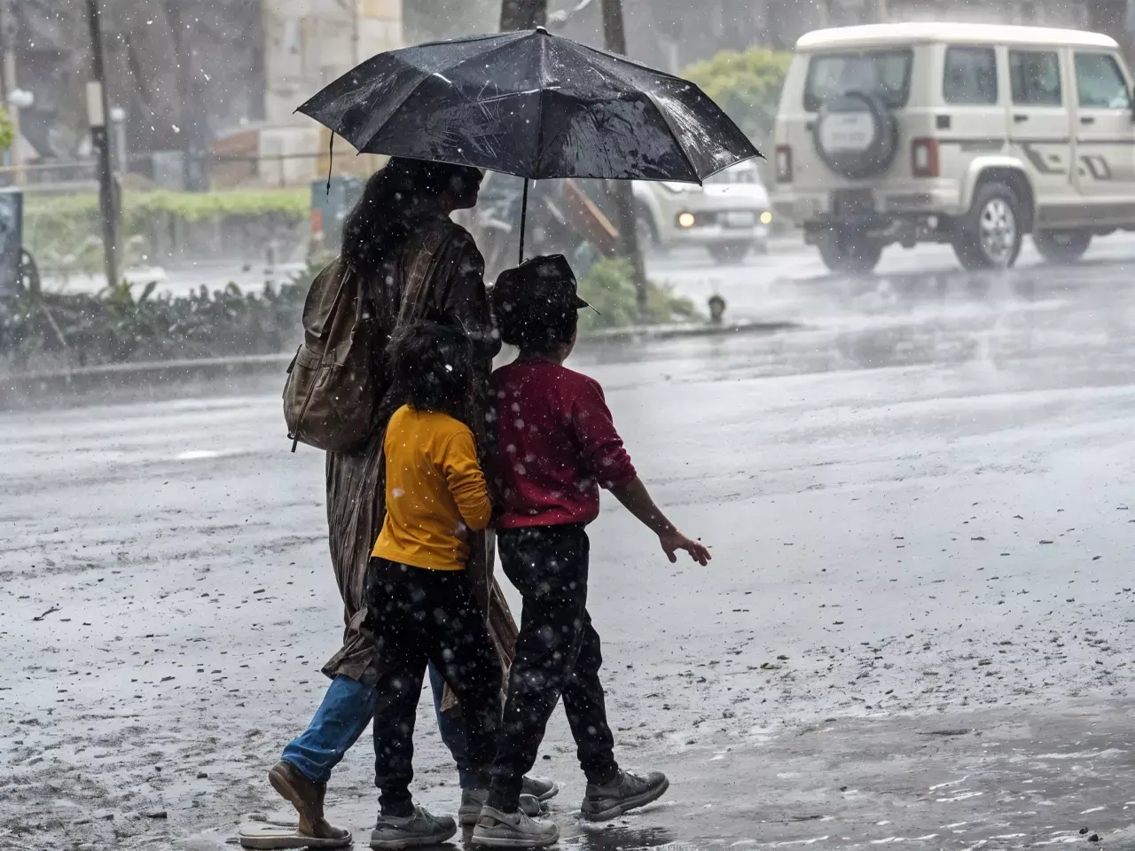 extremely heavy rain, red alert in four districts